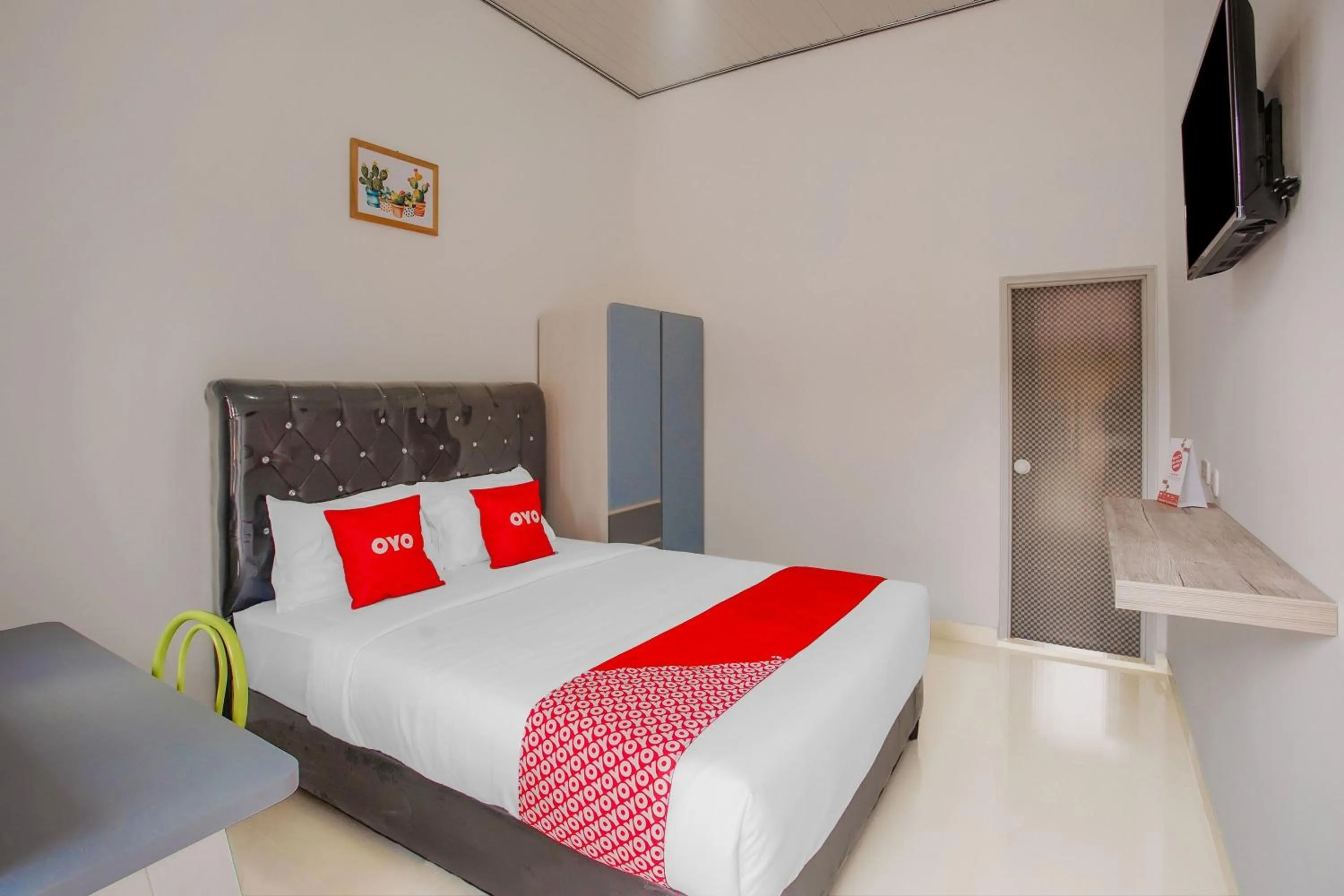 Photo of the whole room, Bed in Hotel O Wisma Bambu Syariah