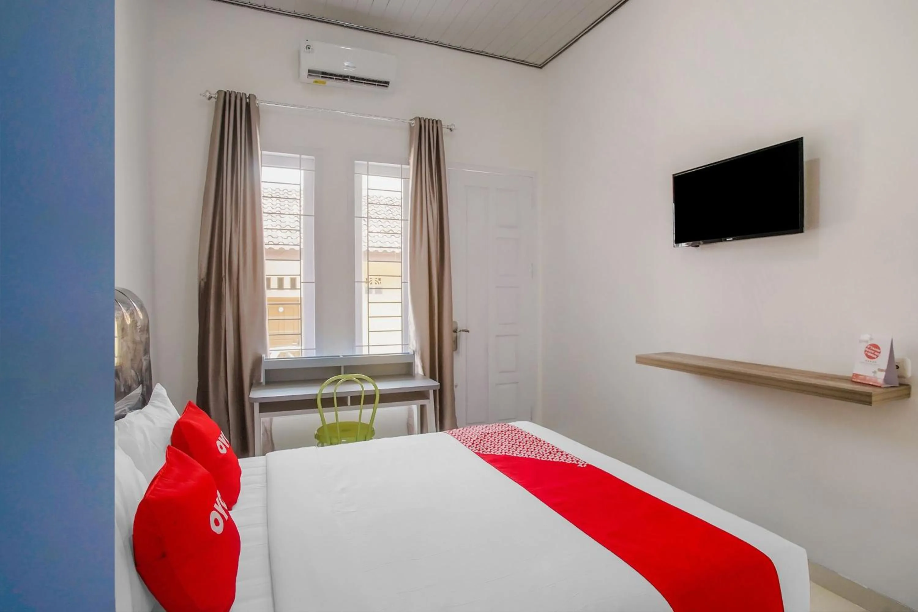 Photo of the whole room, Bed in Hotel O Wisma Bambu Syariah