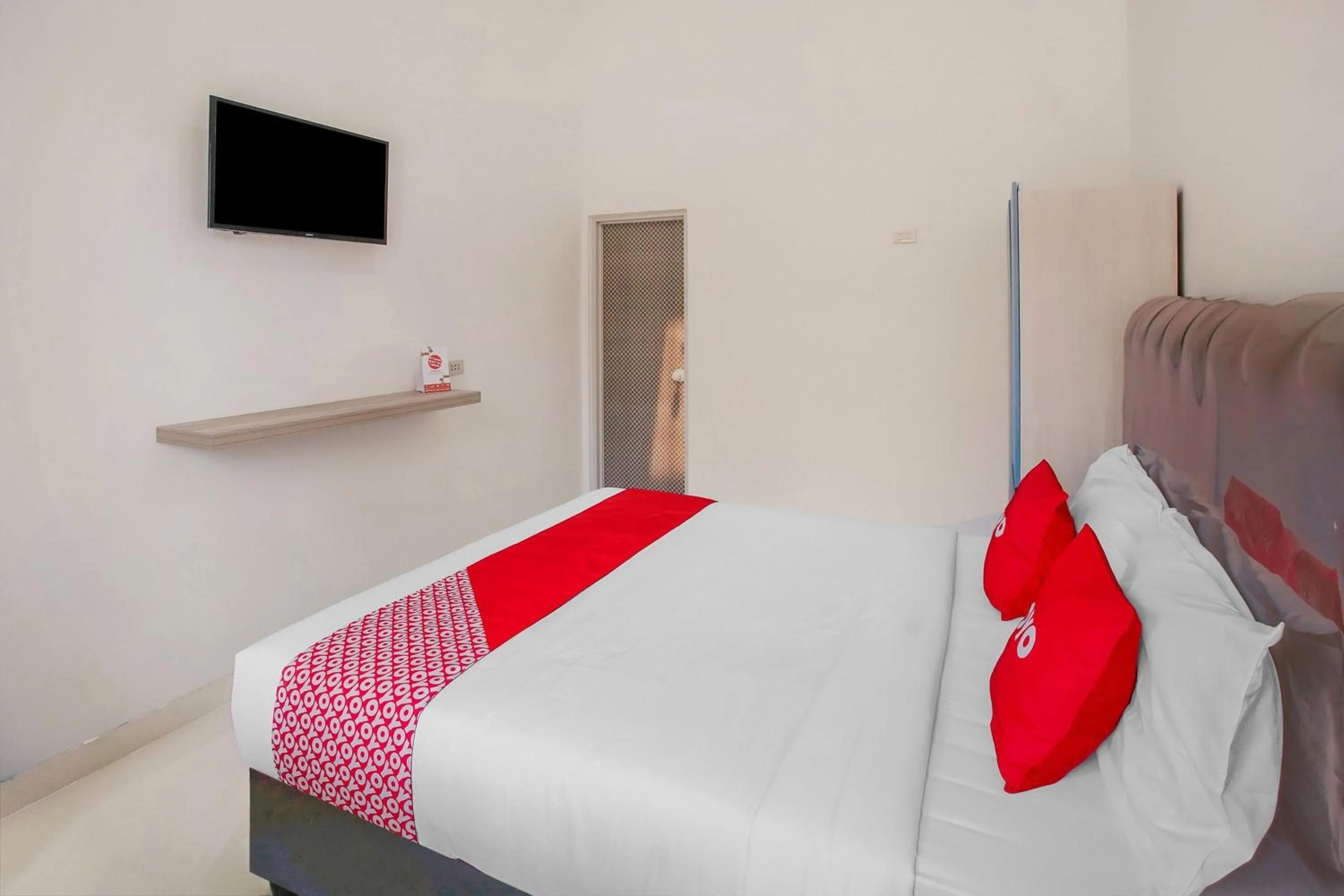 Photo of the whole room, Bed in Hotel O Wisma Bambu Syariah