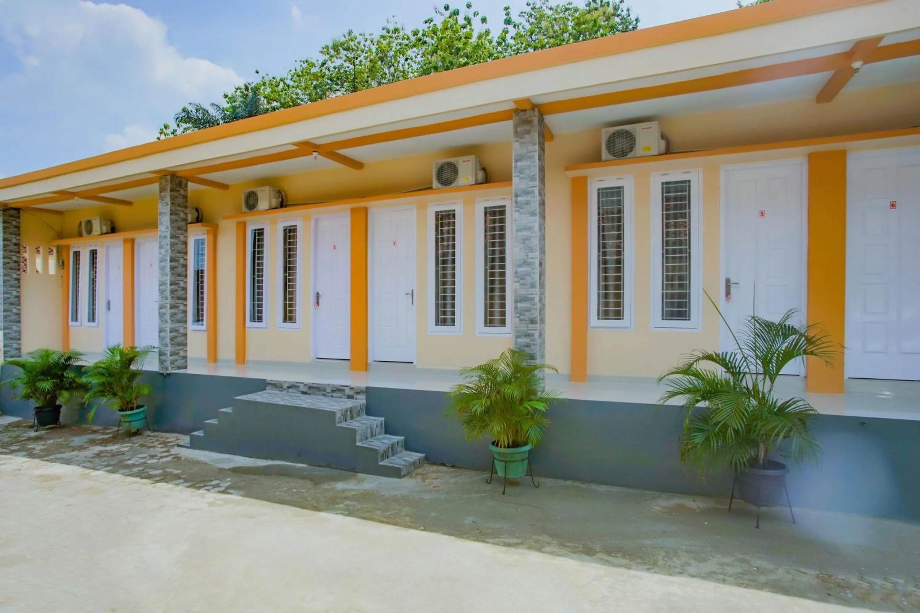Facade/entrance in Hotel O Wisma Bambu Syariah