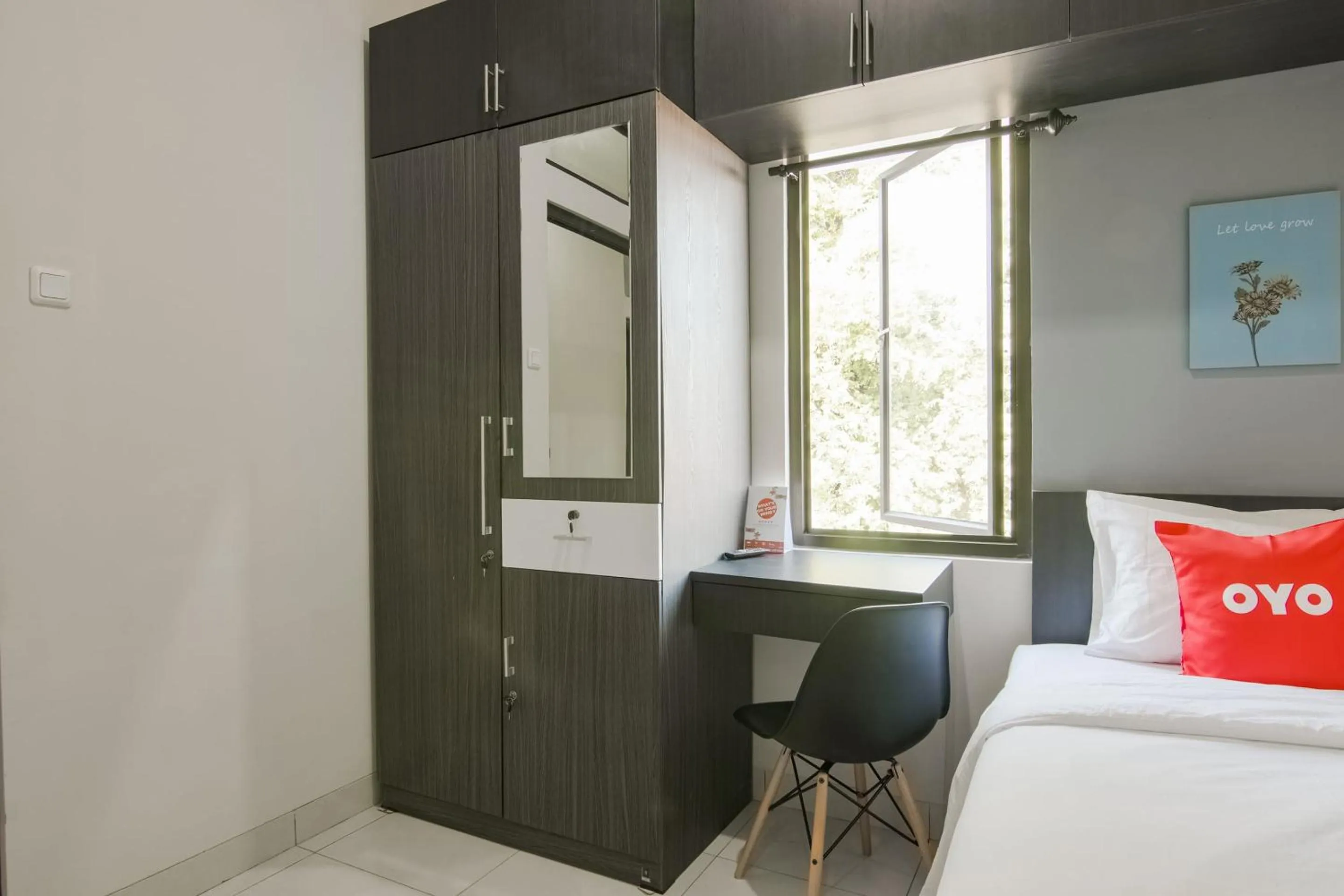 Bedroom, Bed in OYO 3826 Columbus Residence K11