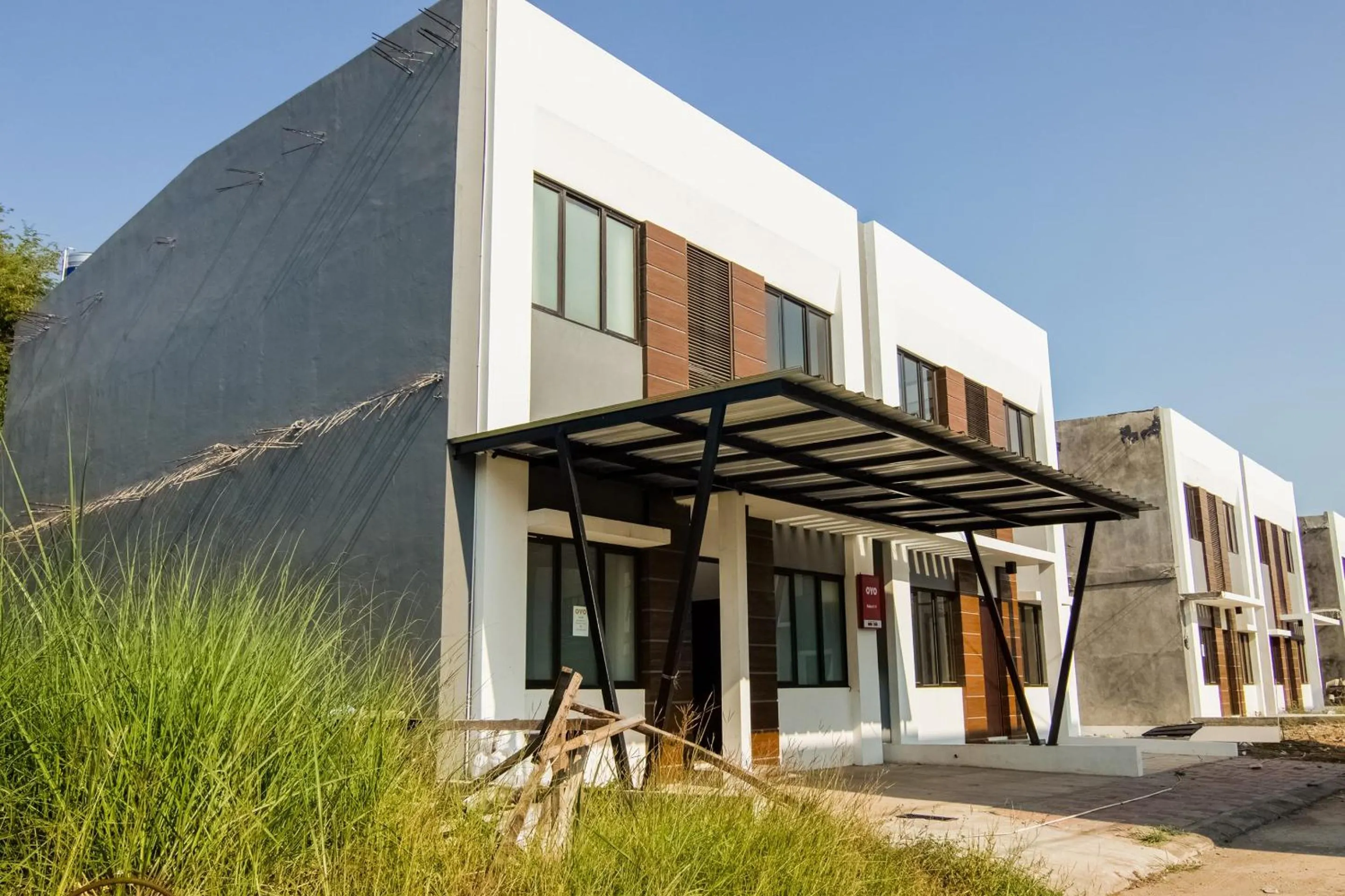 Facade/entrance in OYO 3826 Columbus Residence K11