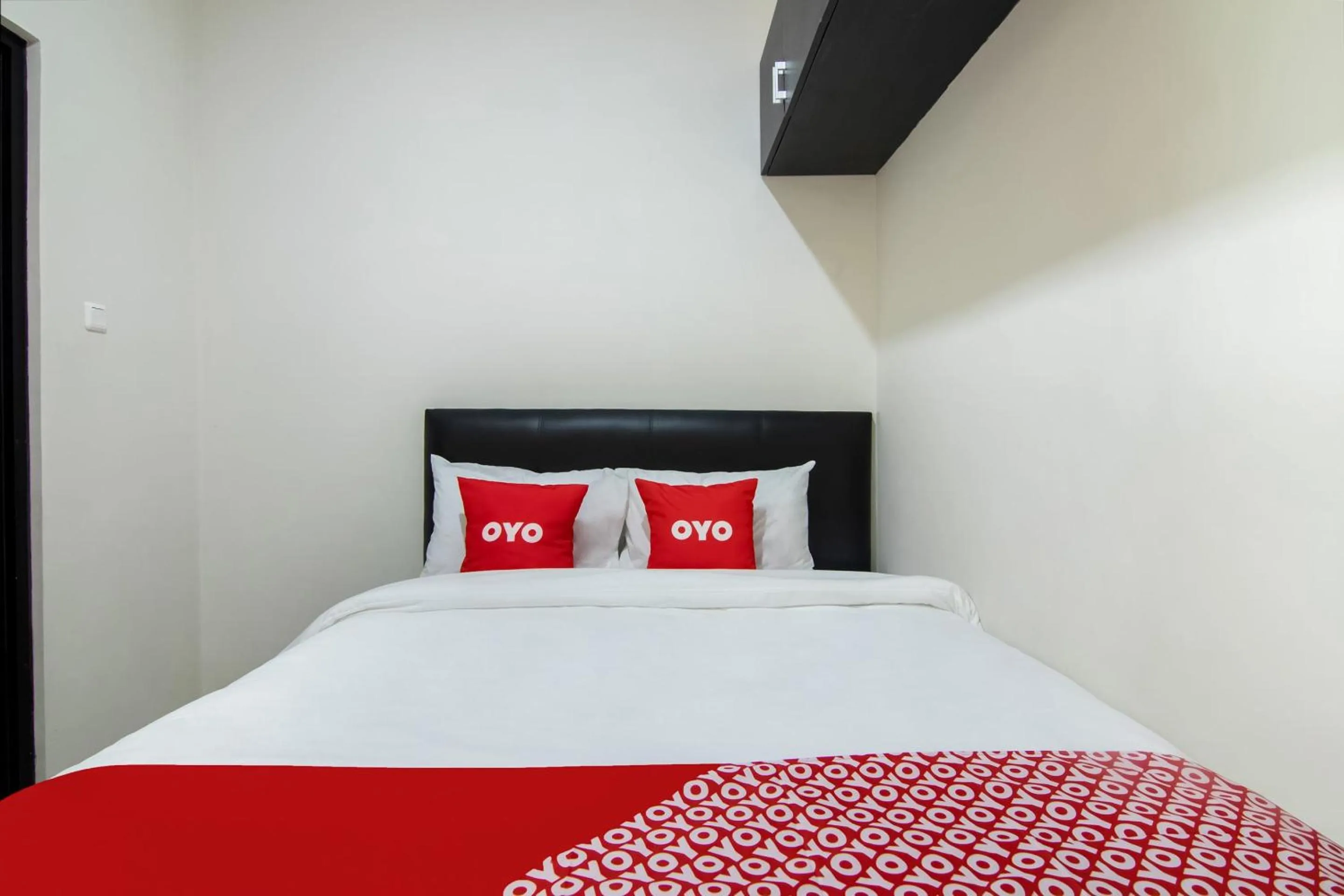 Bedroom, Bed in OYO 3826 Columbus Residence K11