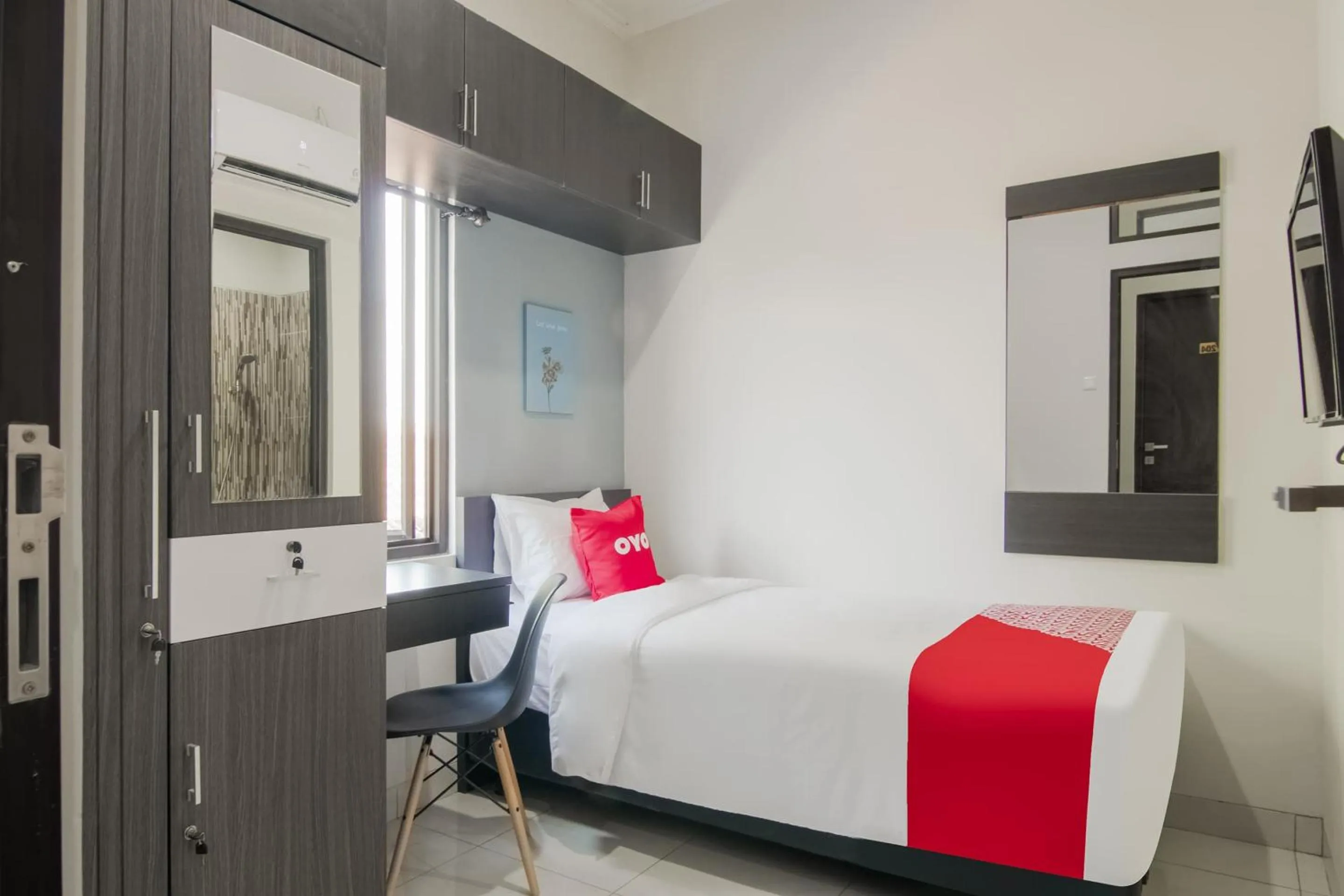 Bedroom, Bed in OYO 3826 Columbus Residence K11