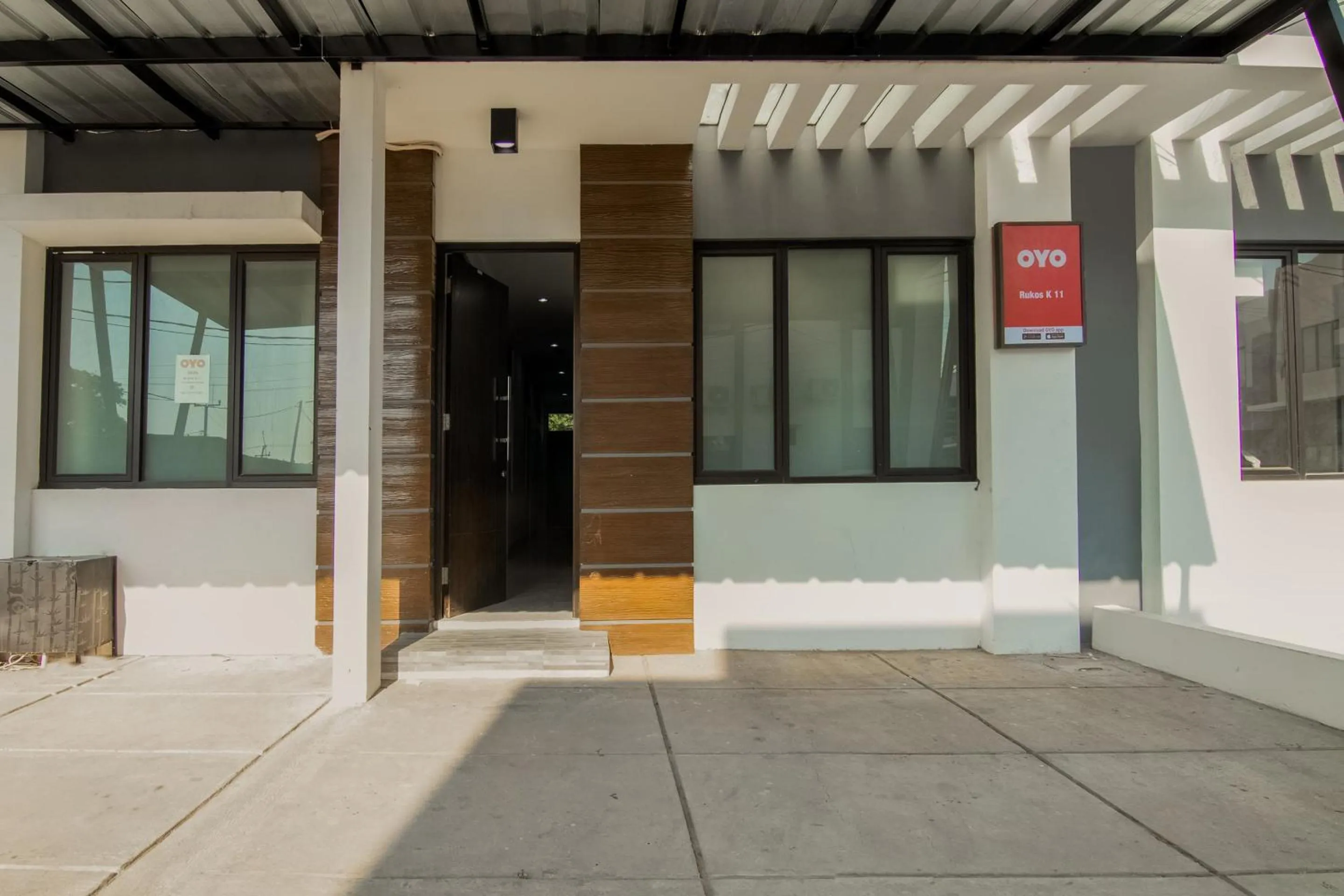 Facade/entrance in OYO 3826 Columbus Residence K11