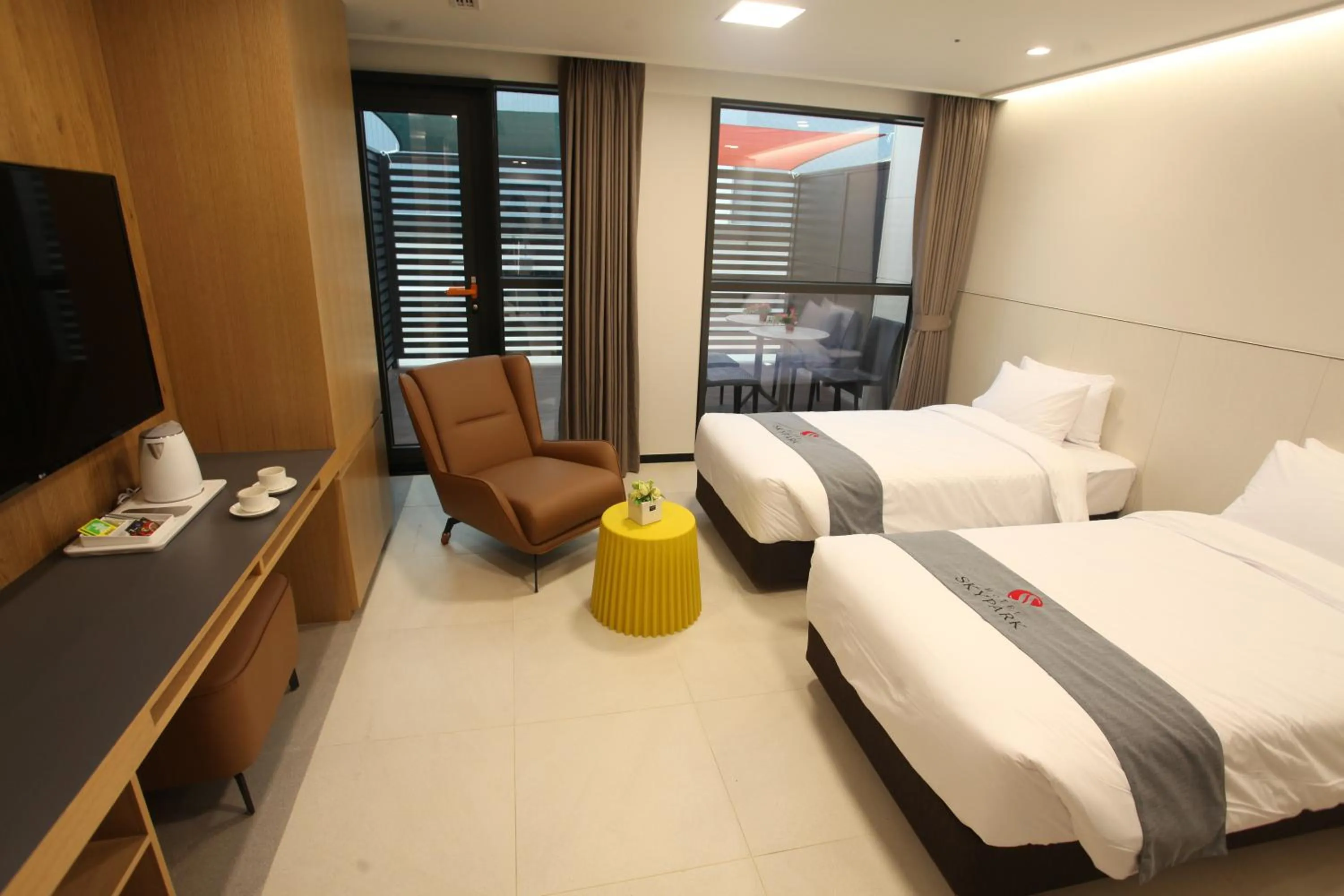 Balcony/Terrace, Bed in Hotel Skypark DaejeonⅠ