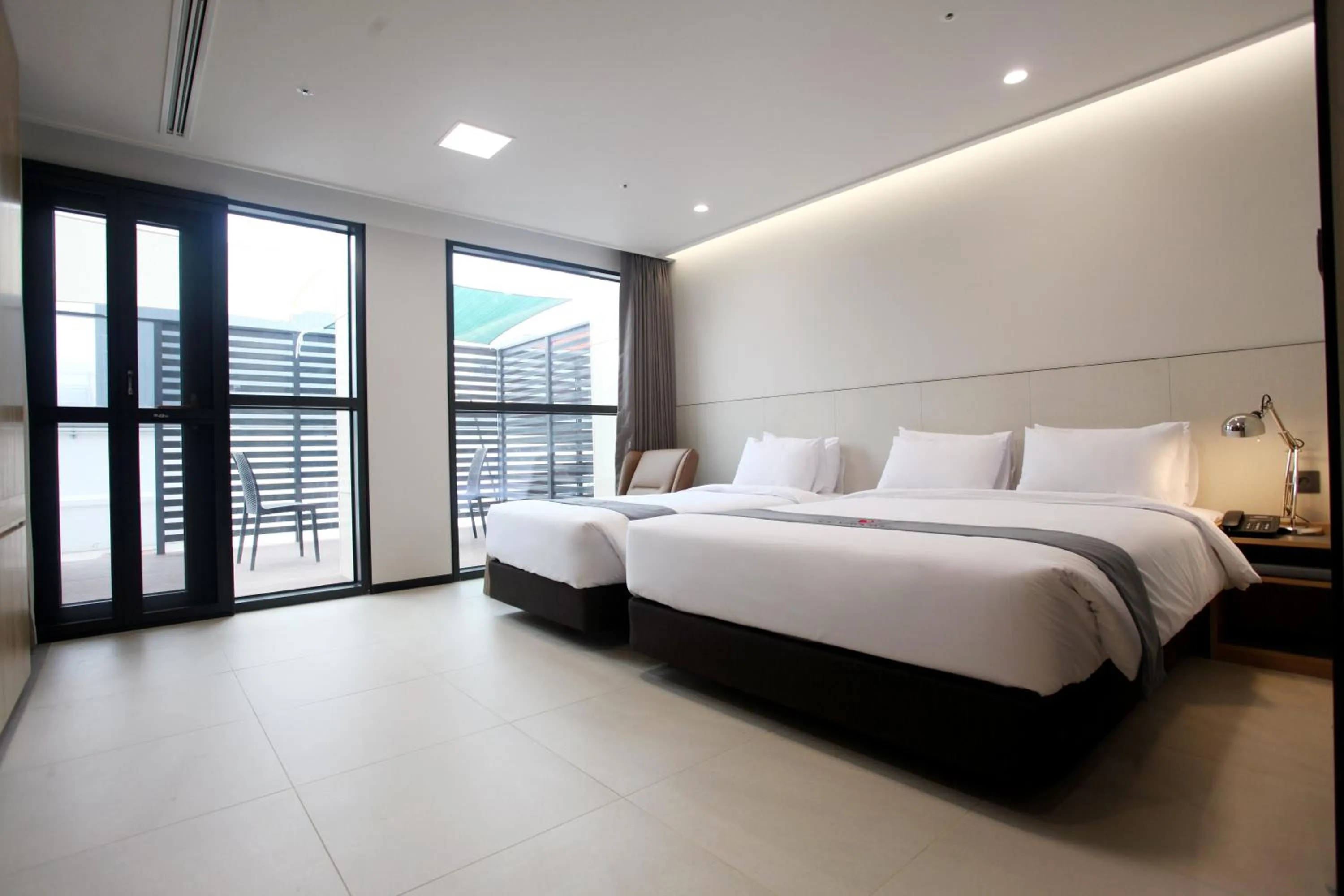 Bedroom, Bed in Hotel Skypark DaejeonⅠ
