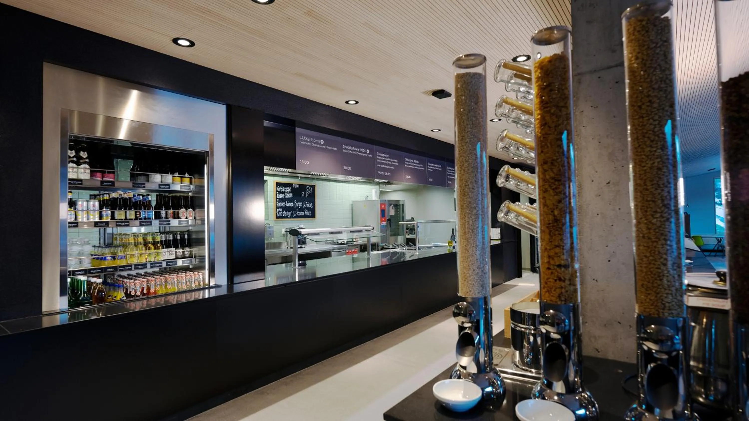 Restaurant/places to eat in Laax wellnessHostel3000