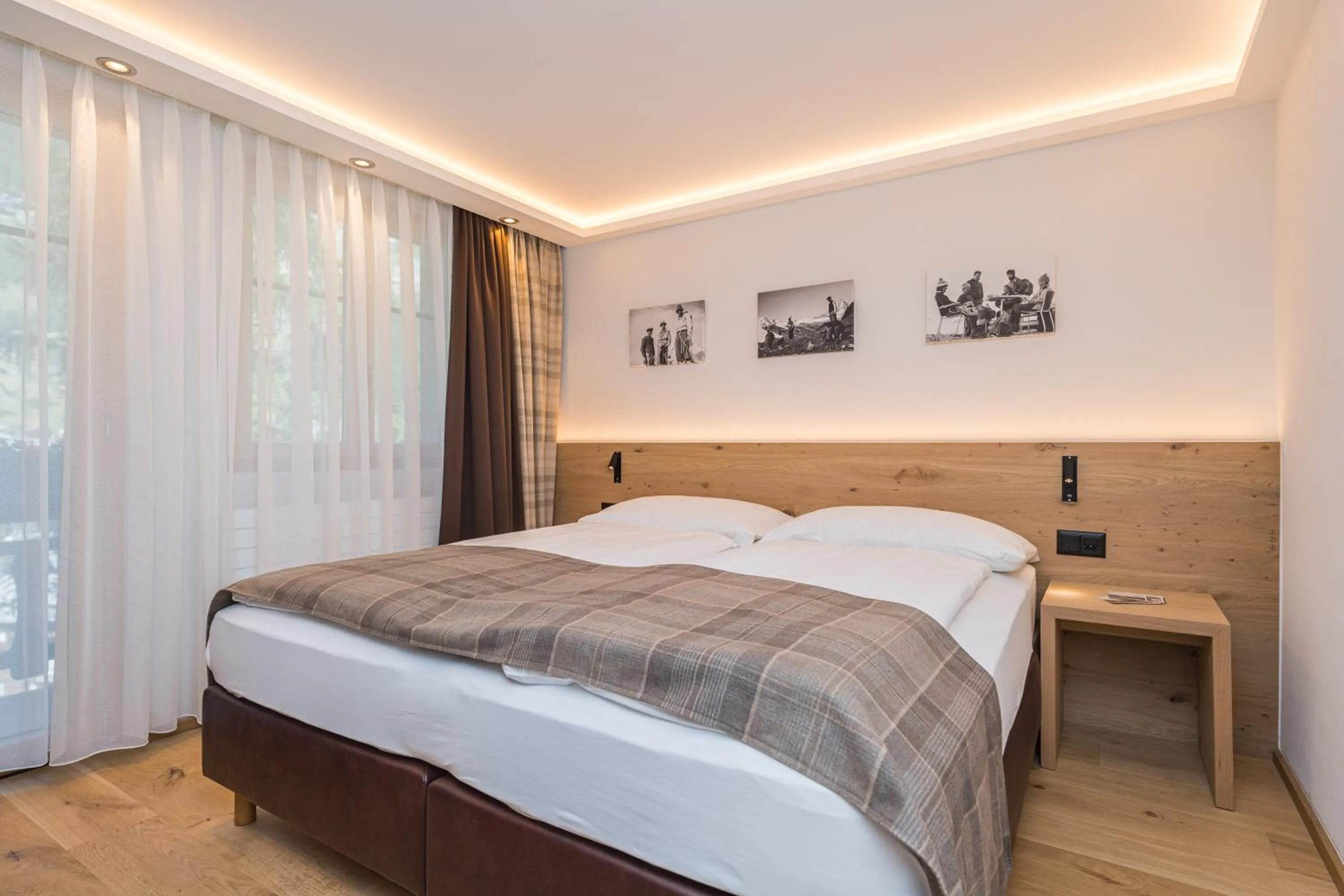 Bedroom, Bed in Hotel Bella Vista Zermatt