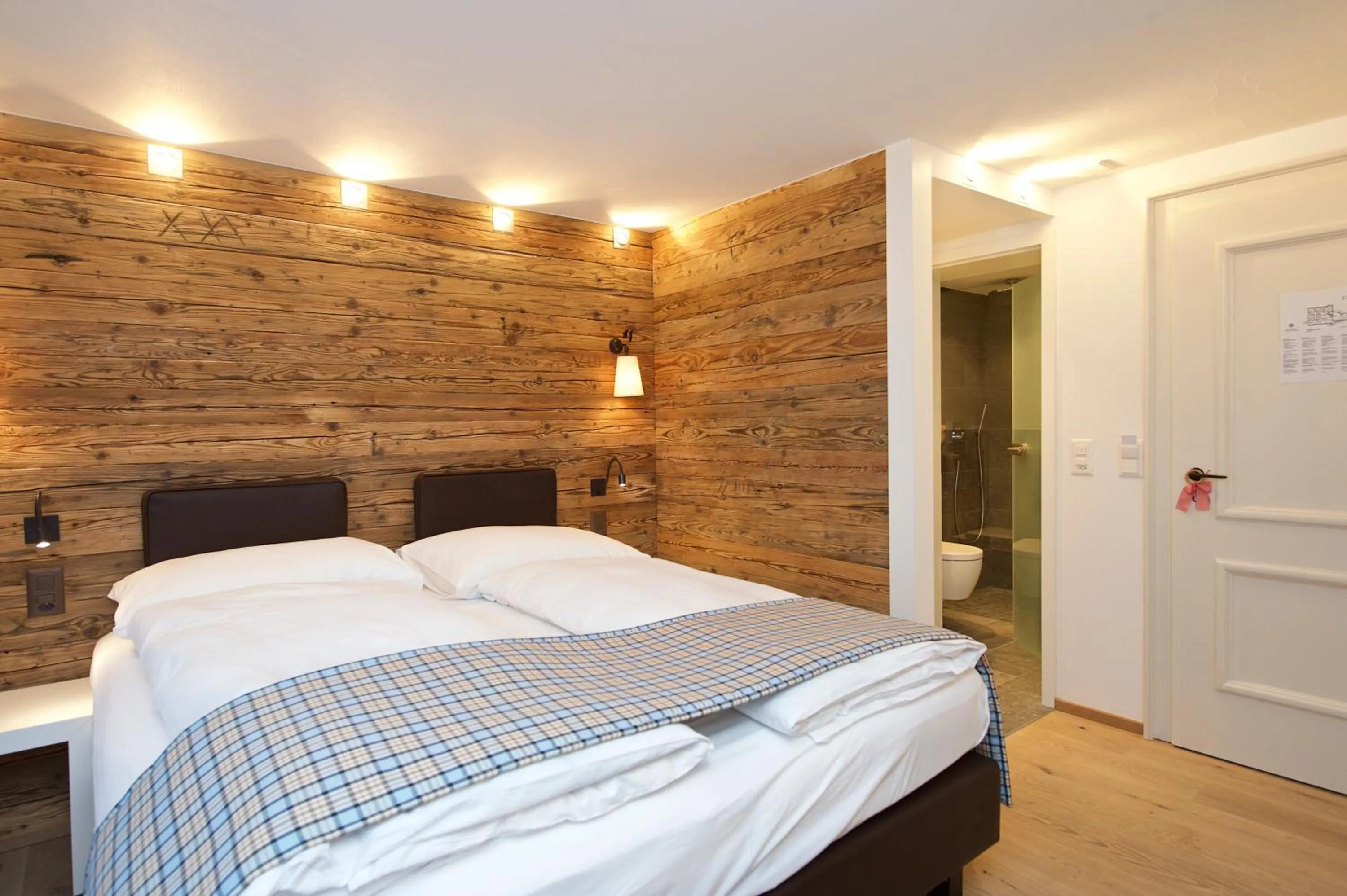 Bedroom, Bed in Hotel Bella Vista Zermatt