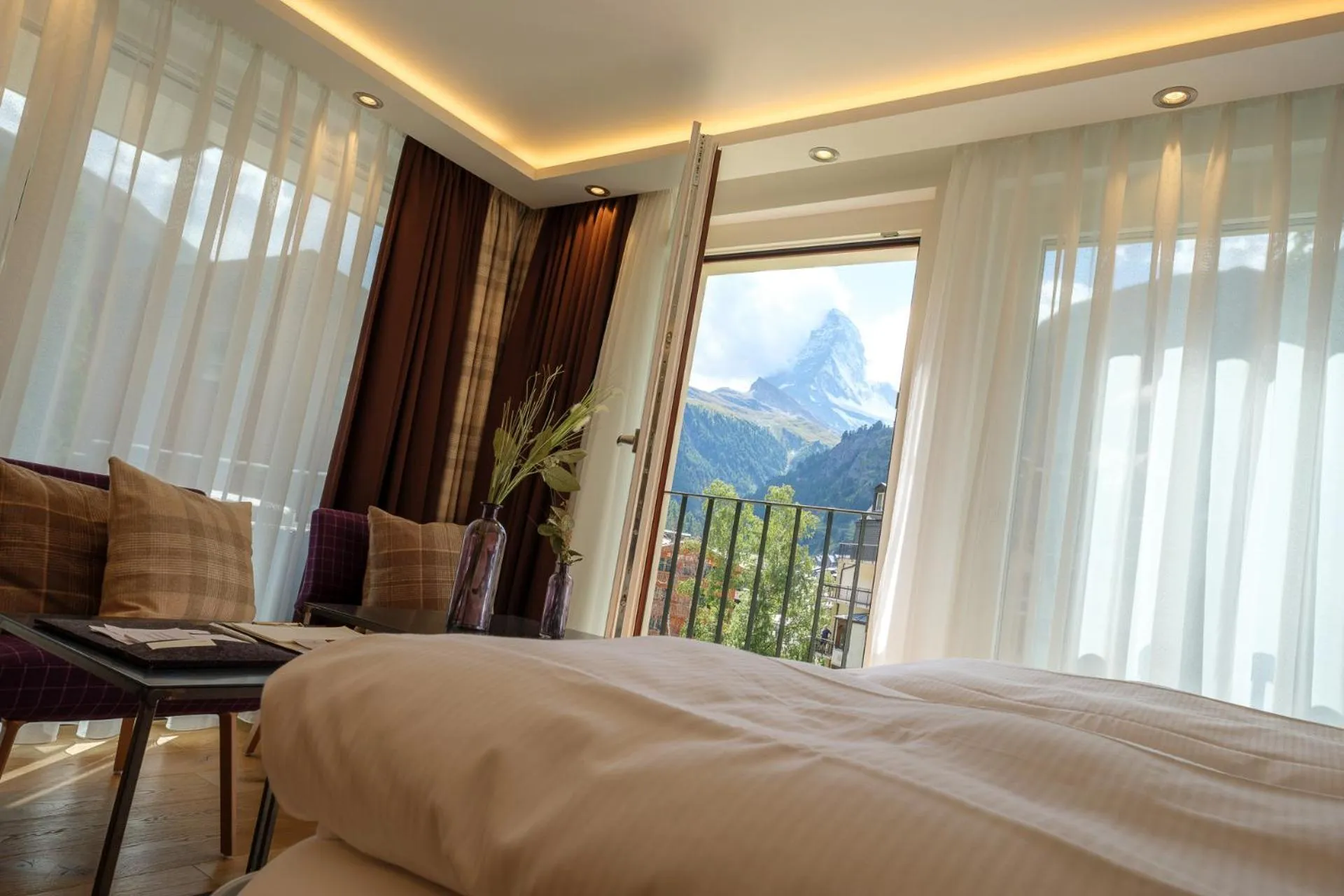 View (from property/room), Bed in Hotel Bella Vista Zermatt