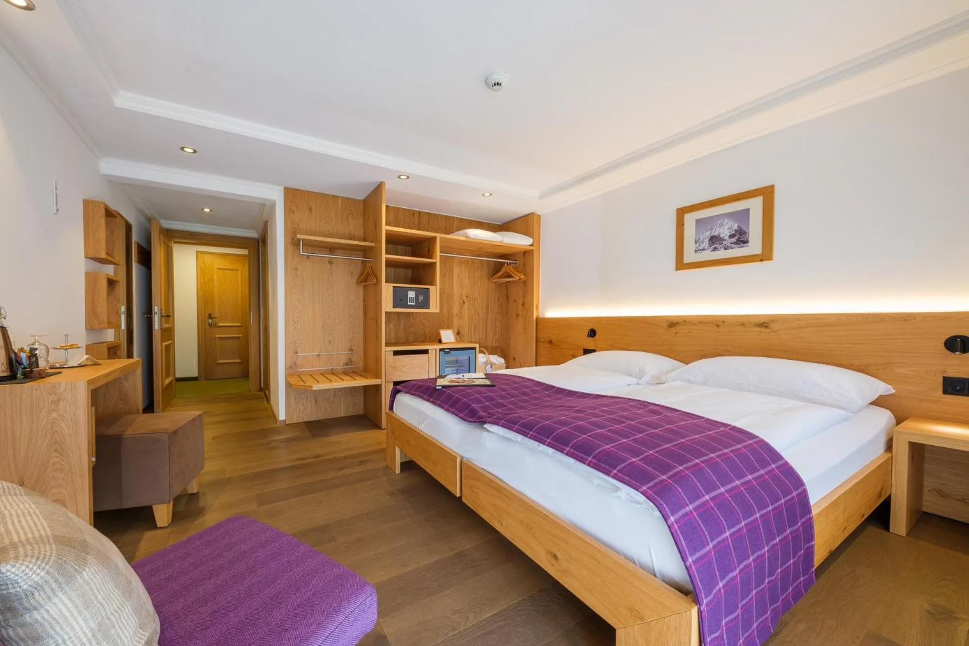 Photo of the whole room, Bed in Hotel Bella Vista Zermatt