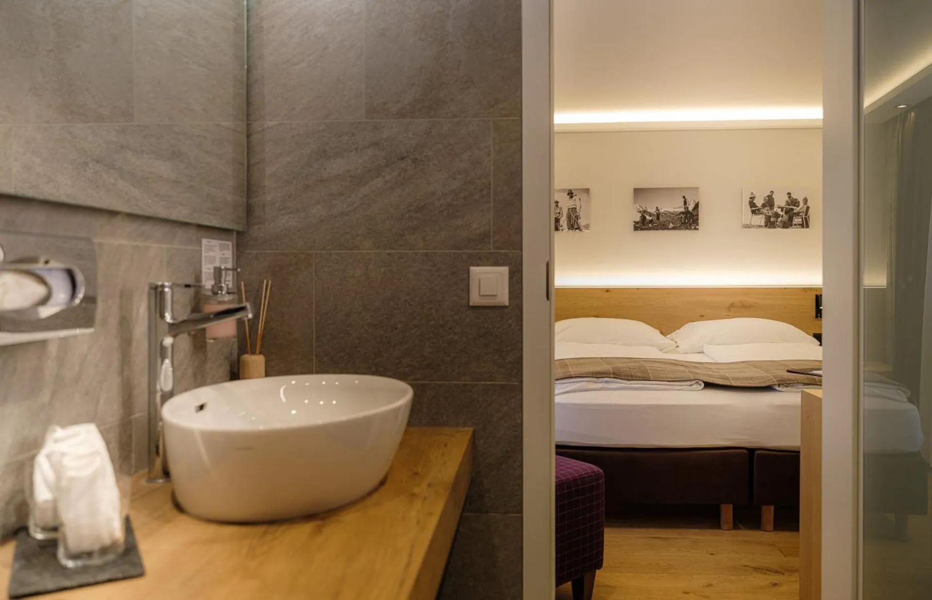 Photo of the whole room, Bed in Hotel Bella Vista Zermatt