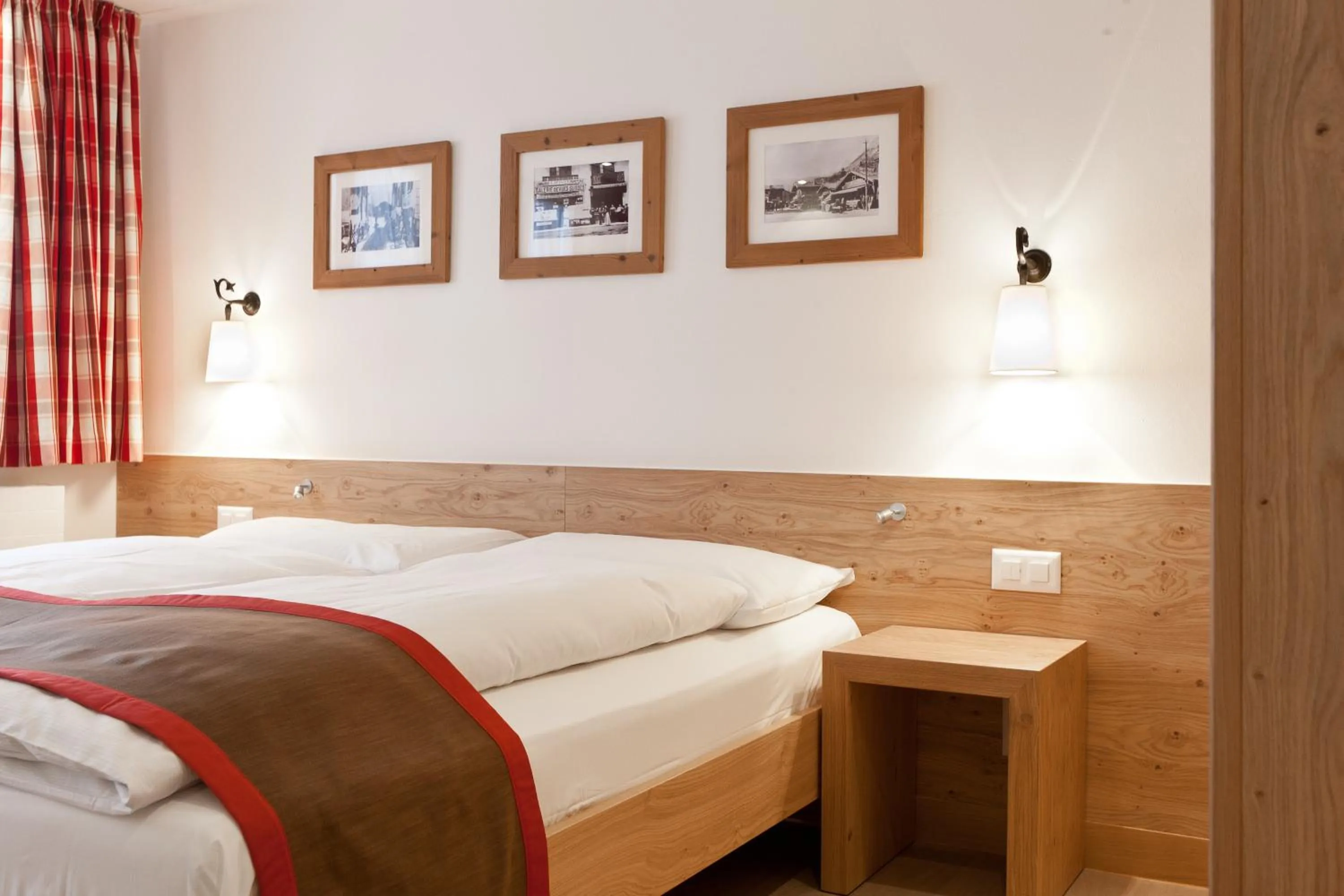 Bedroom, Bed in Hotel Bella Vista Zermatt