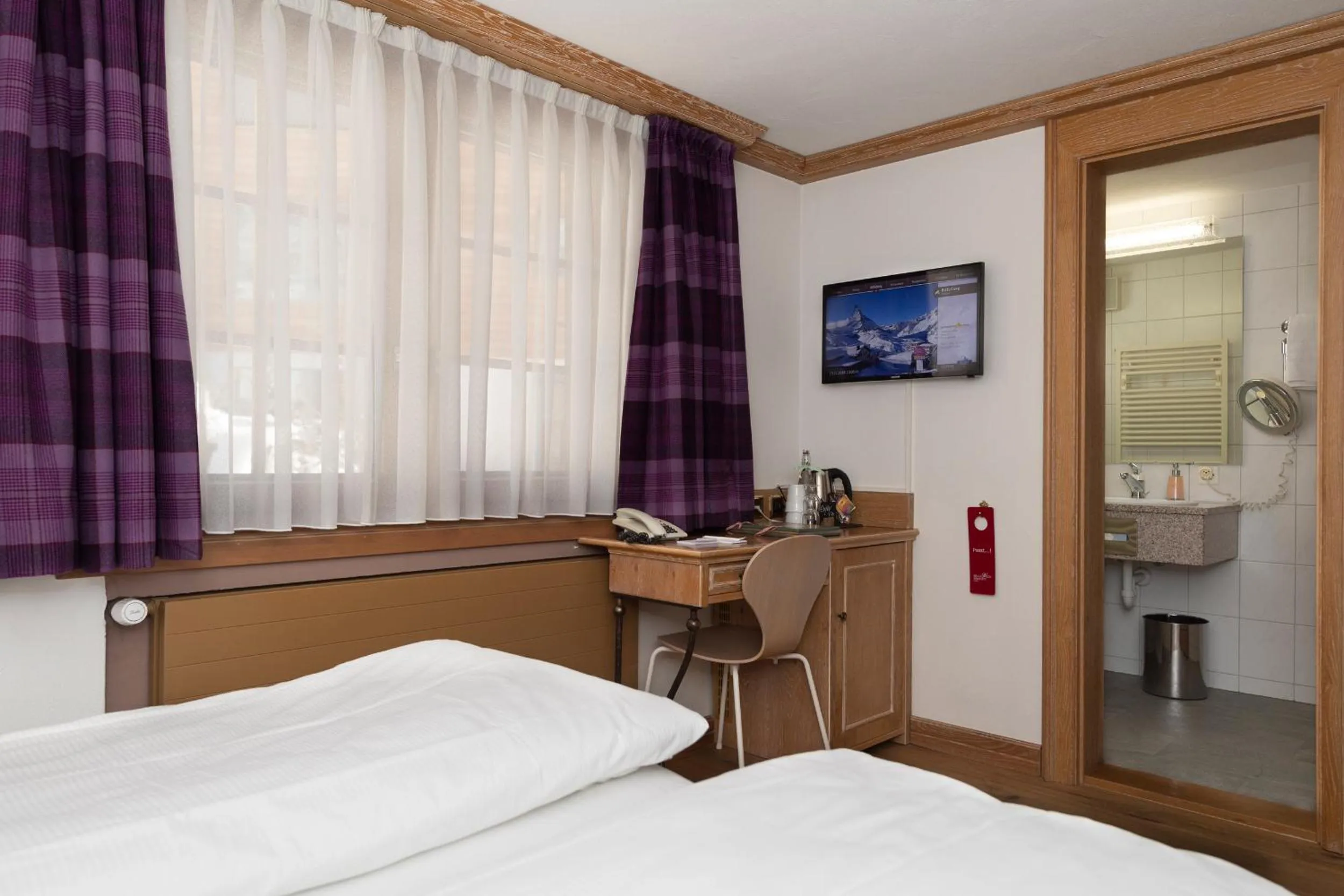 Photo of the whole room, Bed in Hotel Bella Vista Zermatt