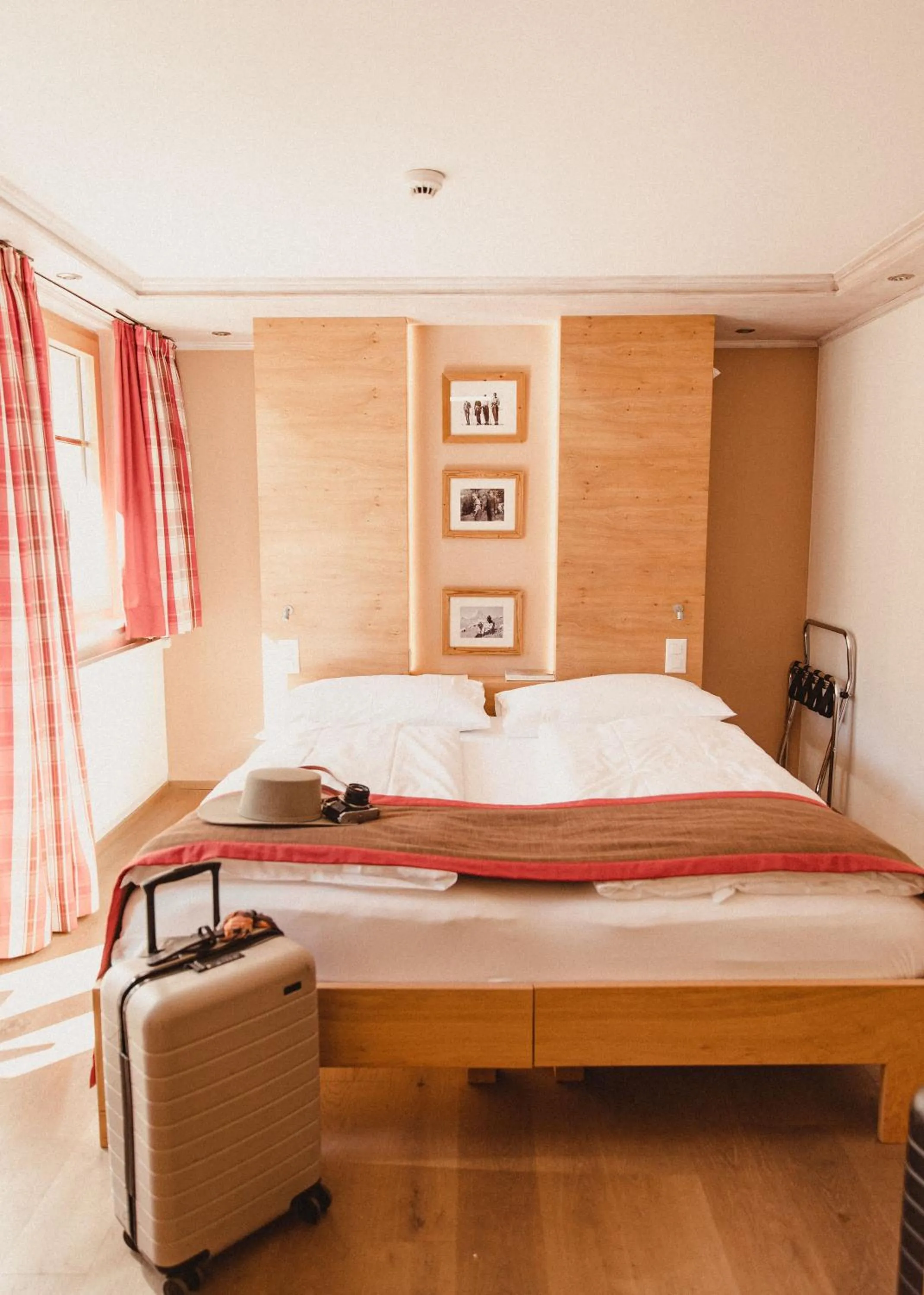 Photo of the whole room, Bed in Hotel Bella Vista Zermatt