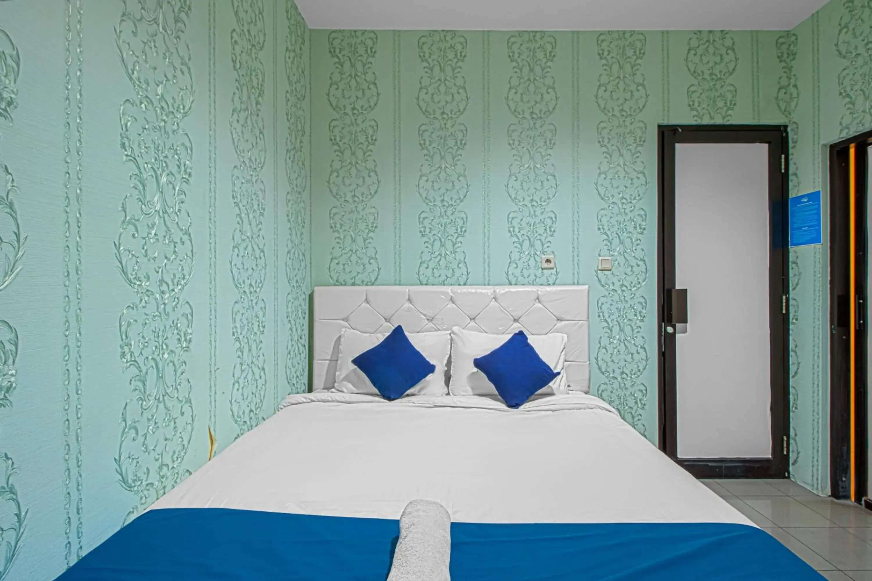 Deluxe Double Room in Bungur Inn Syariah Deluxe Double Room in Bungur Inn Syariah