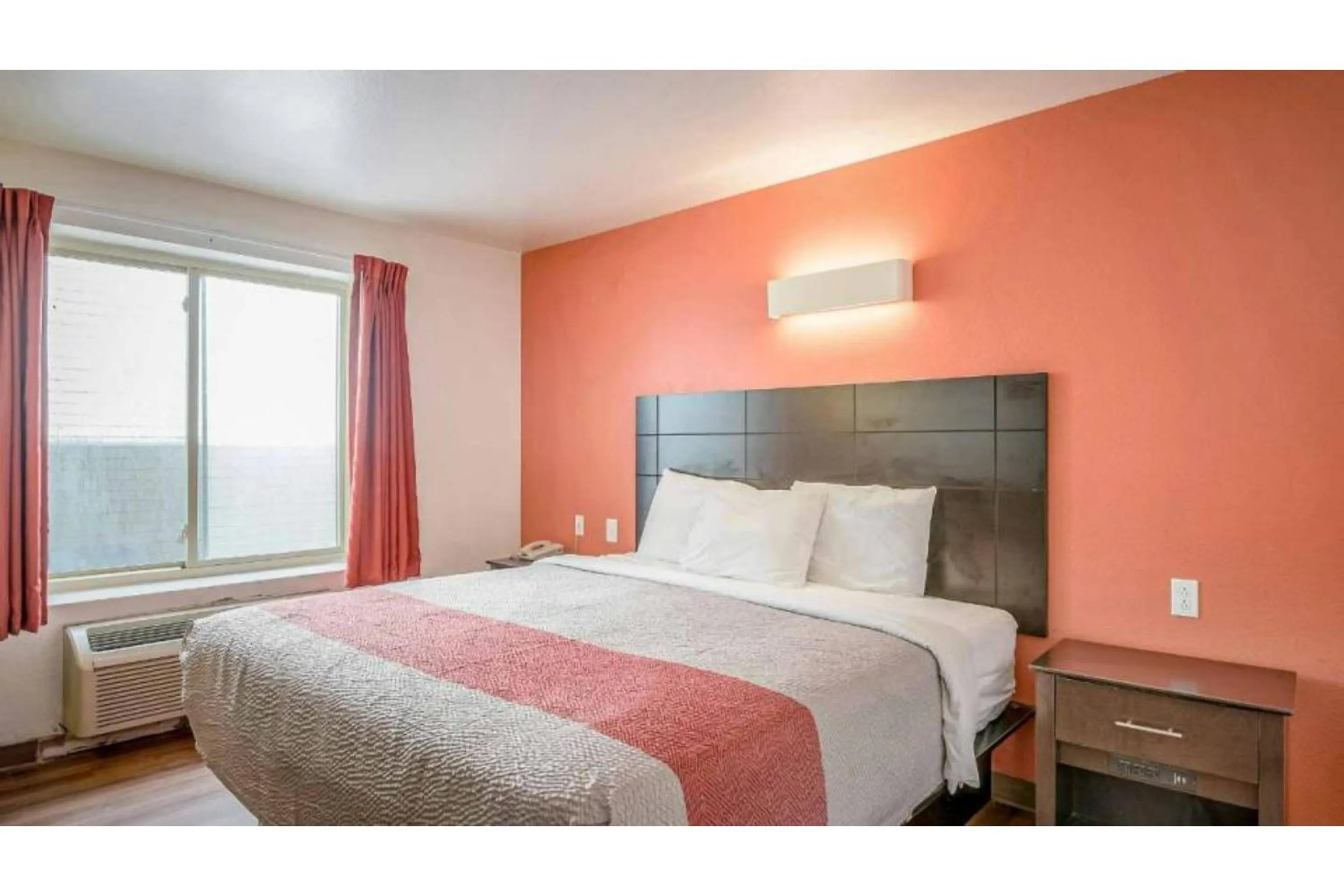 Bedroom, Bed in Motel 6 Peoria