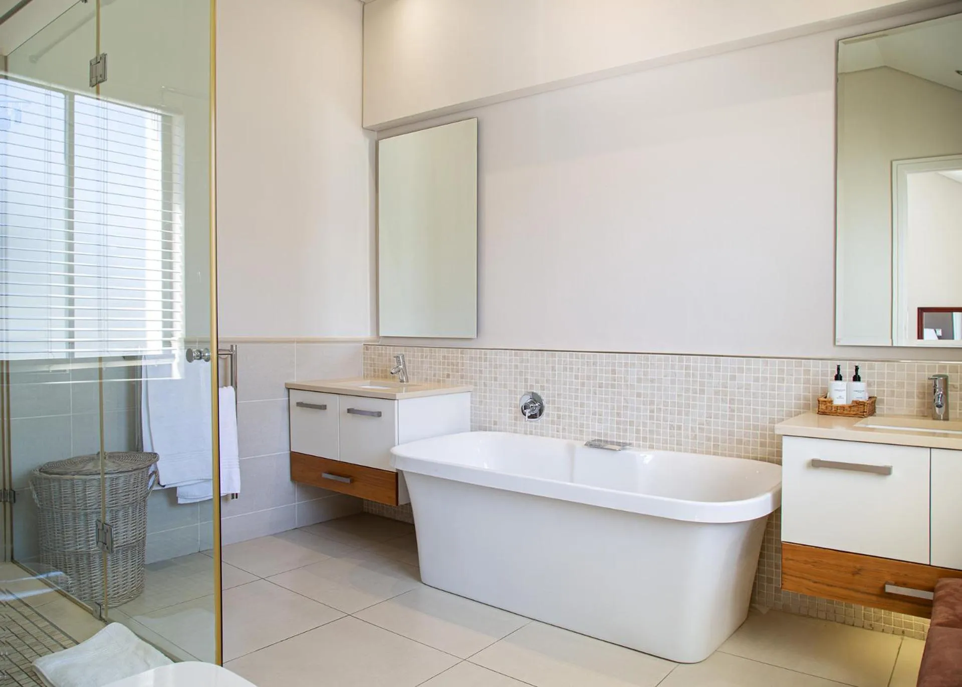 Marine Square Luxury Suites