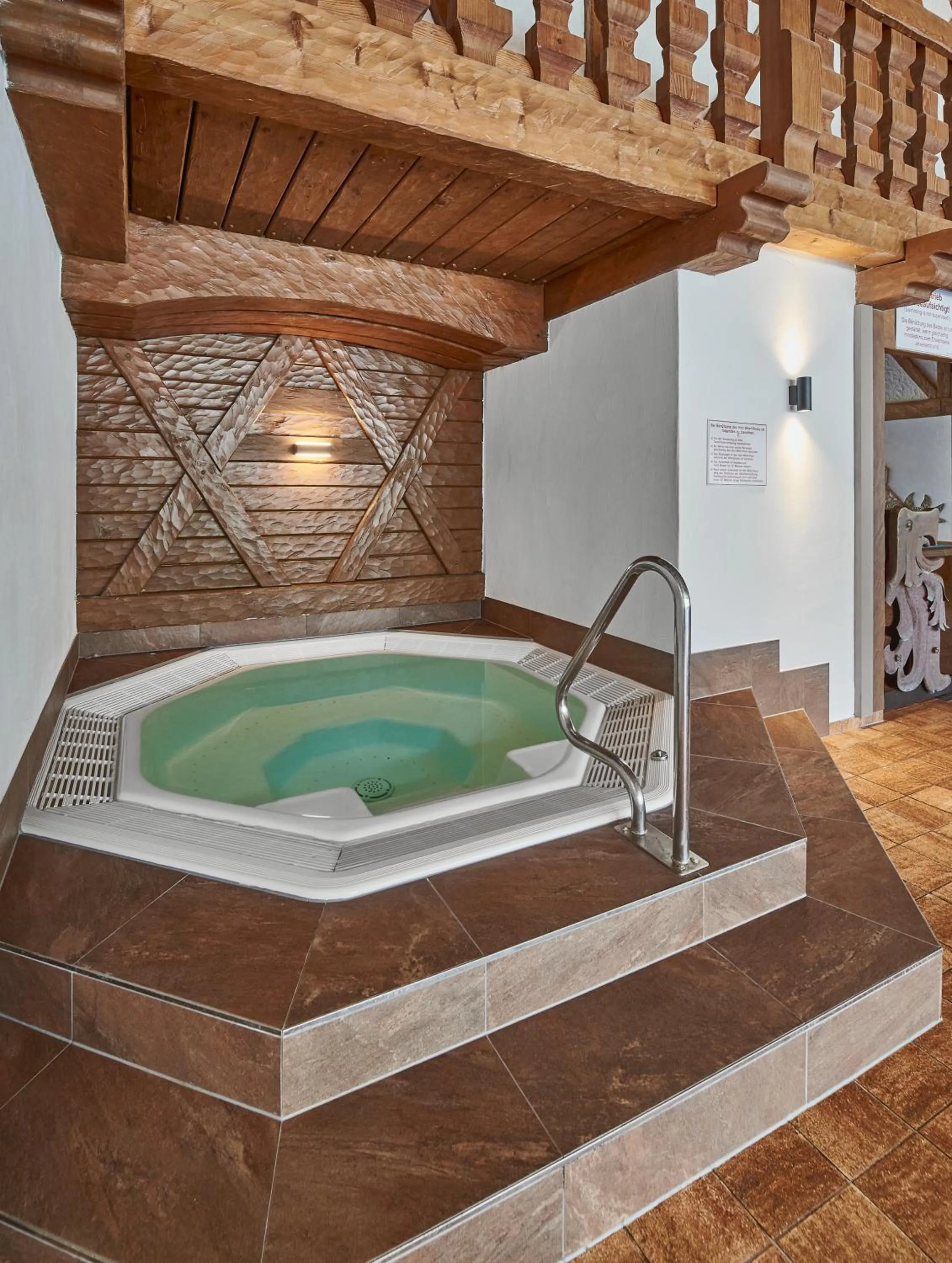 Hot Tub in Aktivhotel & Gasthof Schmelz Ihr familienfreundliches Urlaubs Hotel mit Wellness Almsauna ab Februar Chiemgau Karte