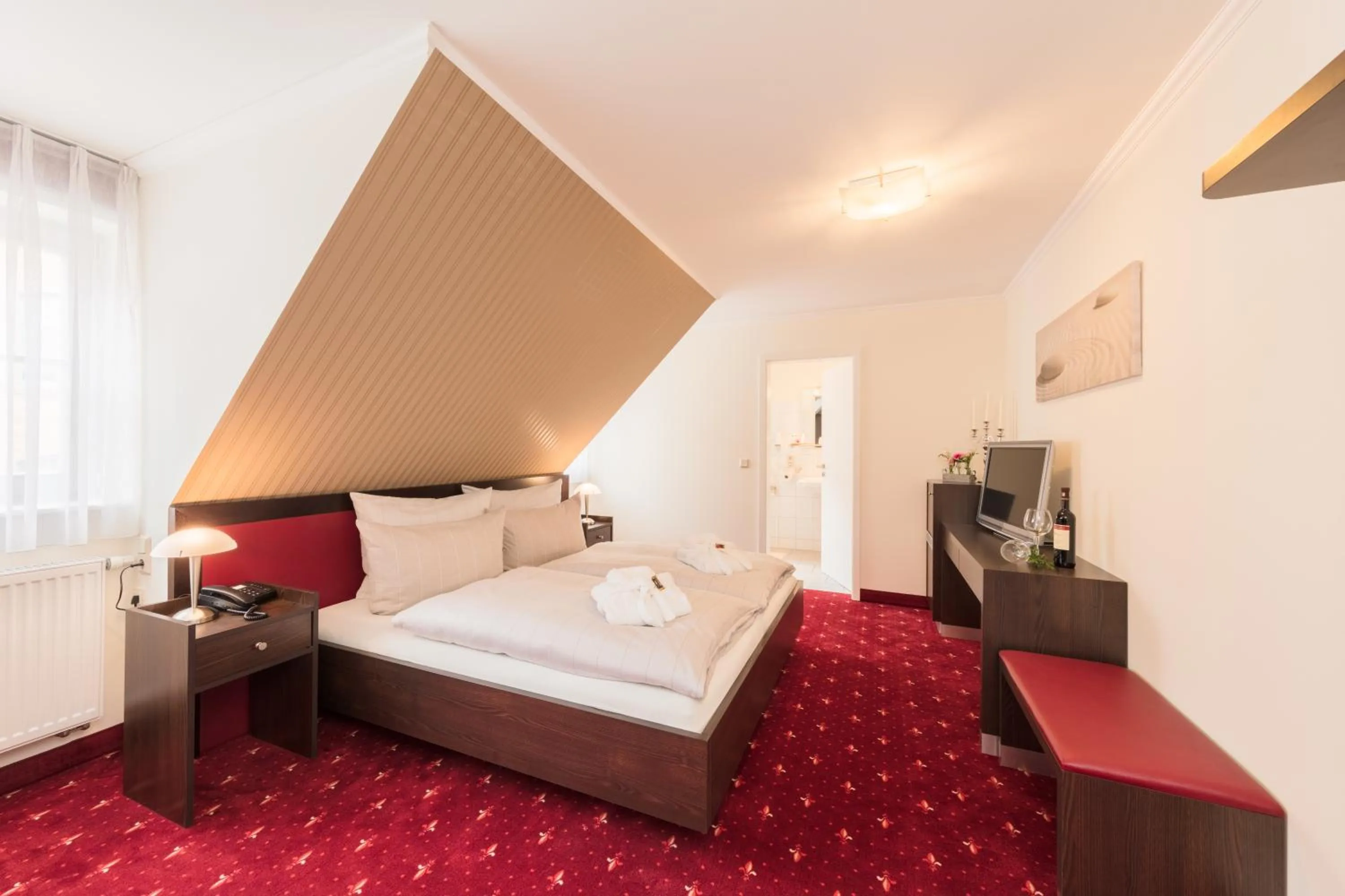 Photo of the whole room, Bed in Hotel Mühlhäuser Hof