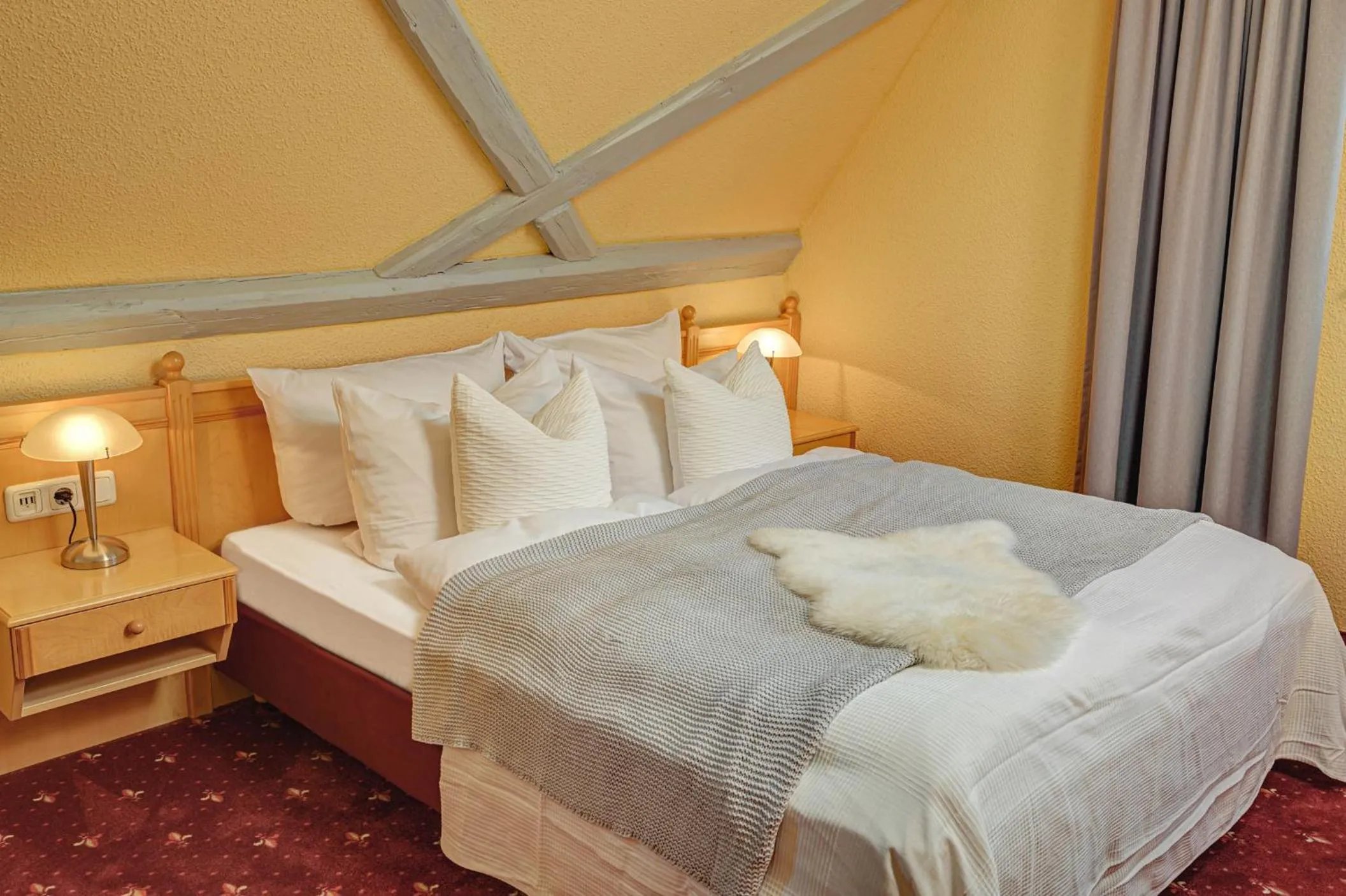 Bed in Hotel Mühlhäuser Hof