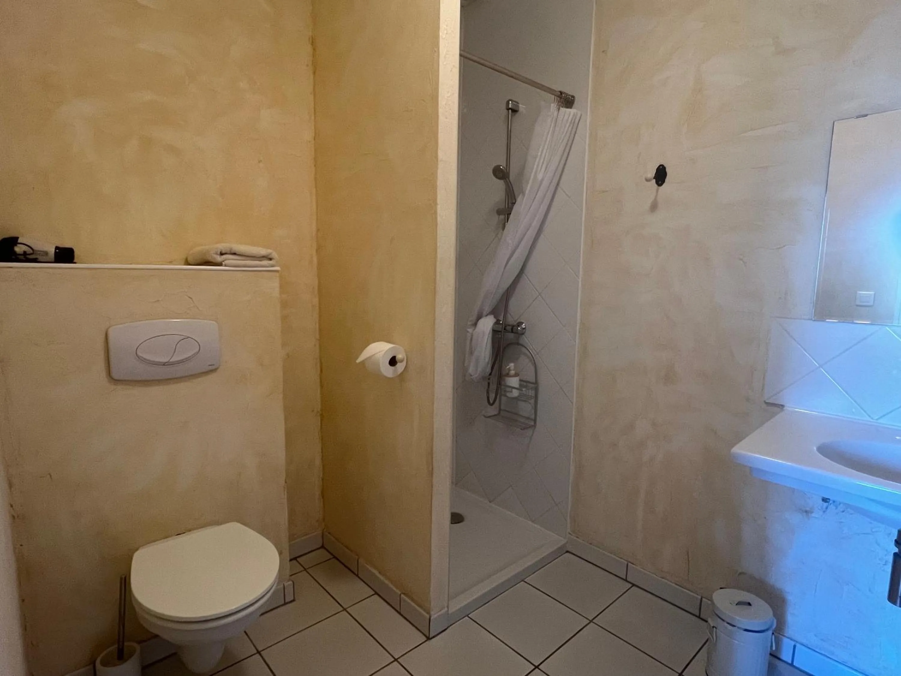 Toilet in La Villa Camille