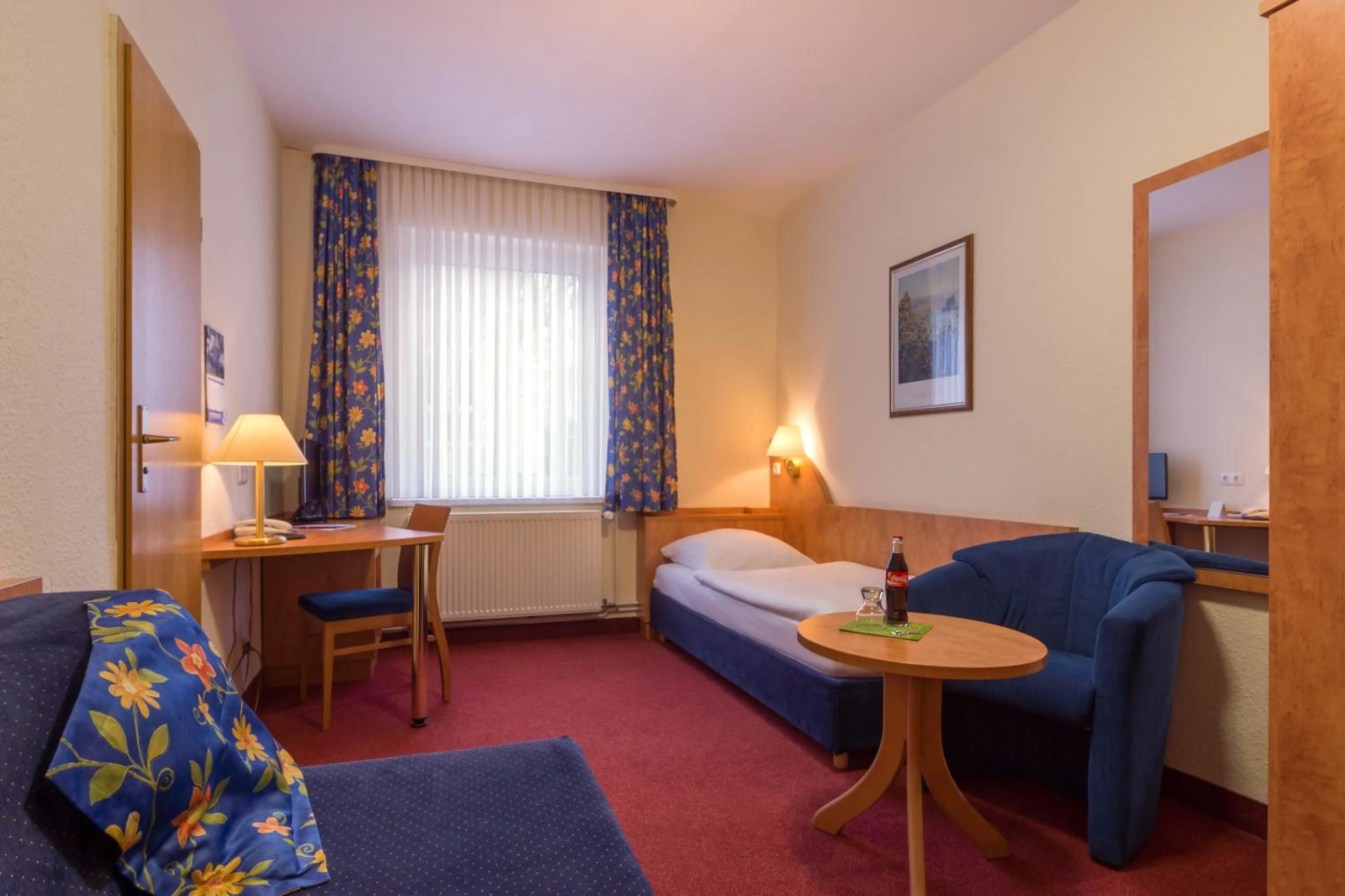 Photo of the whole room, Bed in CVJM Hotel am Wollmarkt