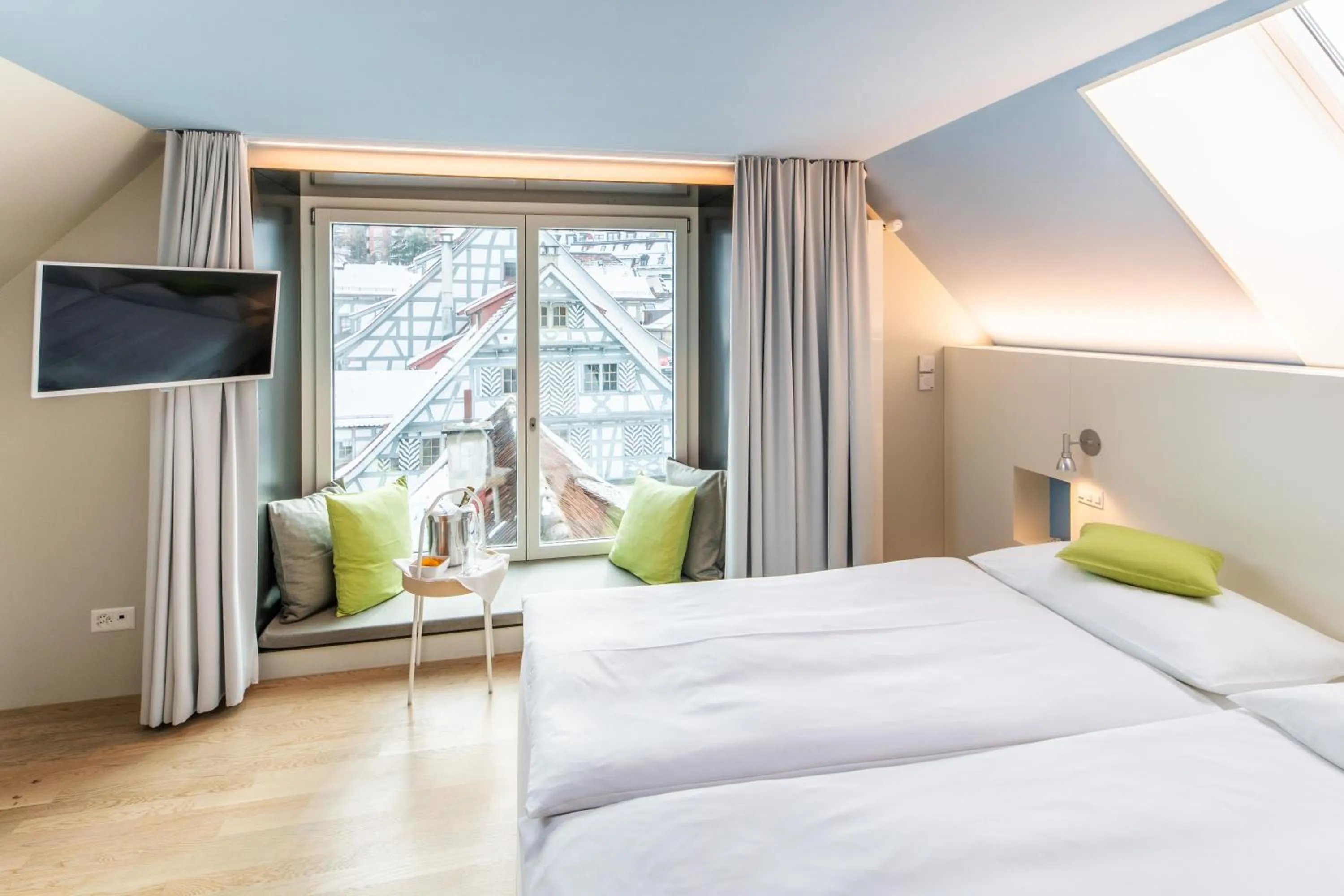 TV and multimedia, Bed in Hotel Dom