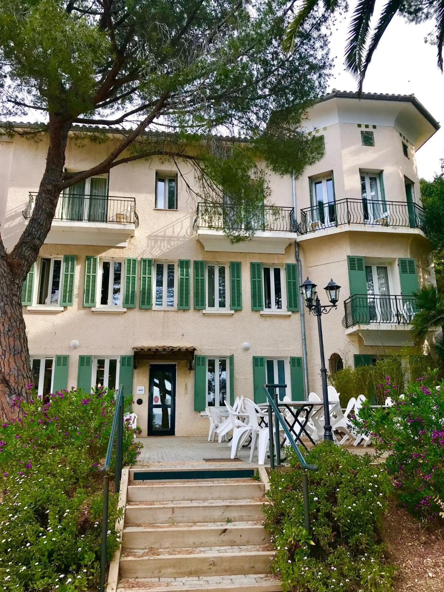 Facade/entrance in VTF Clairefont