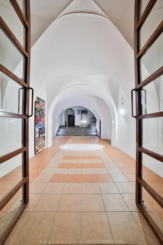 Lobby or reception in Saint Thomas Corner - by Upstairs