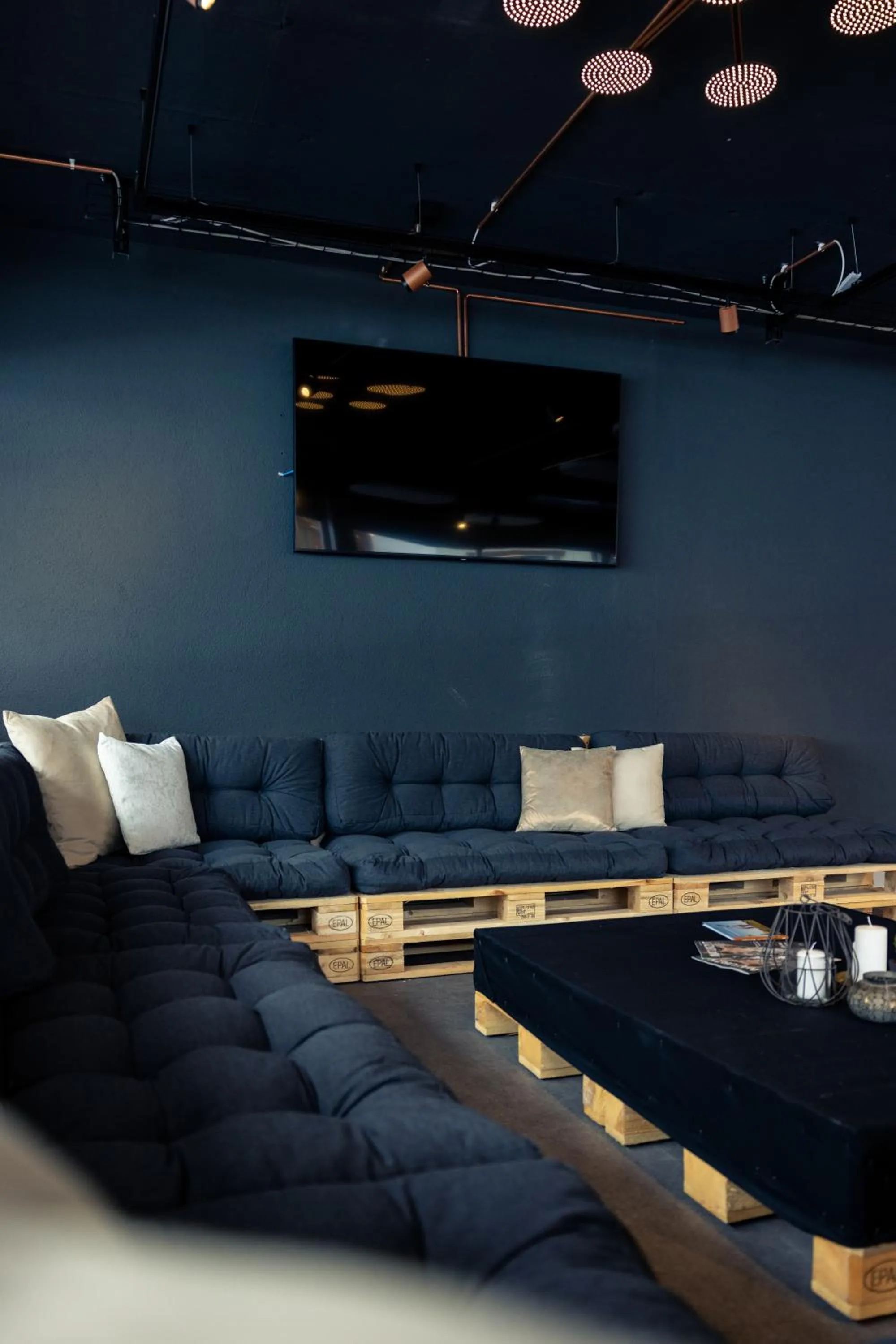 Communal lounge/ TV room in Hotel Mountime