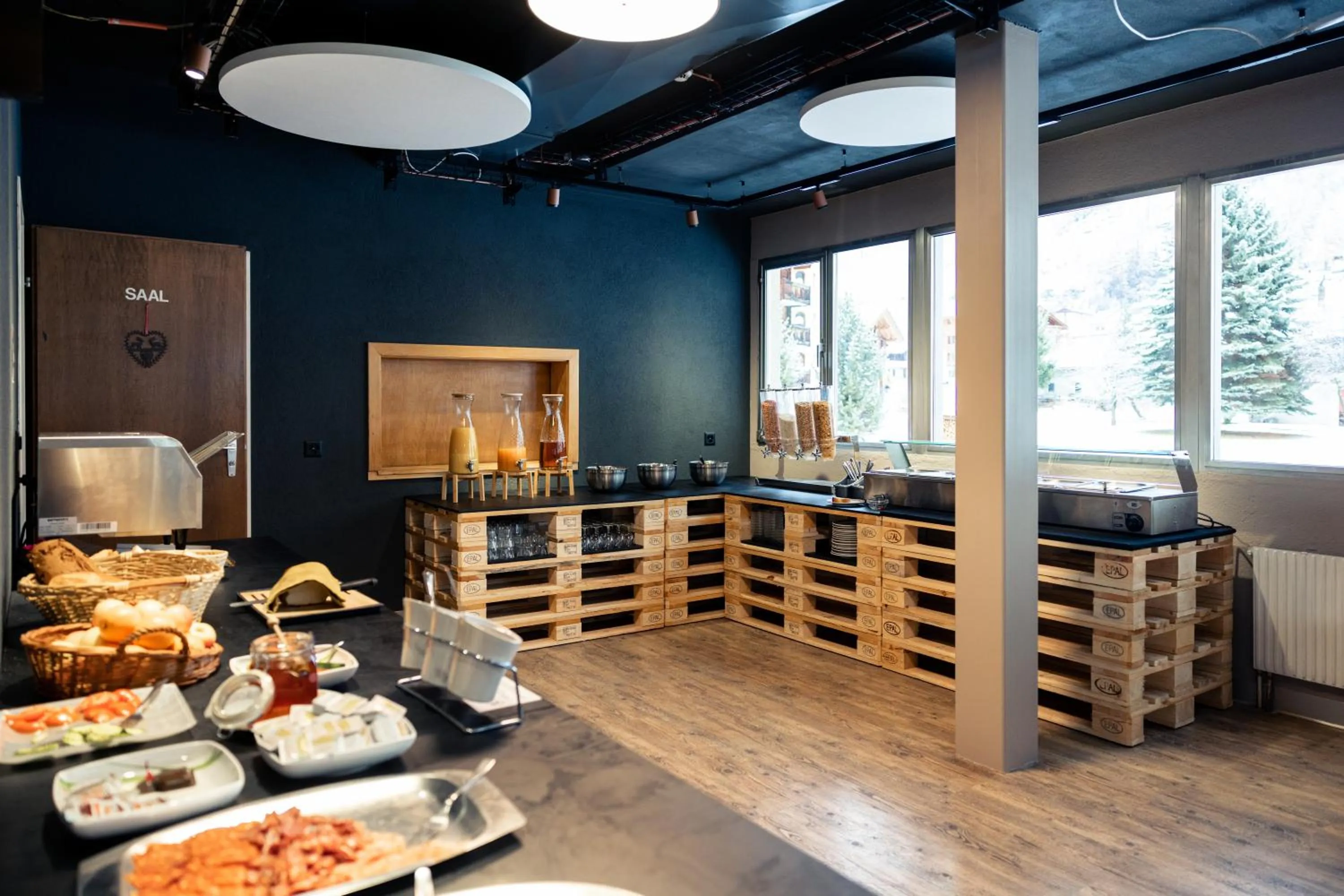 Breakfast in Hotel Mountime