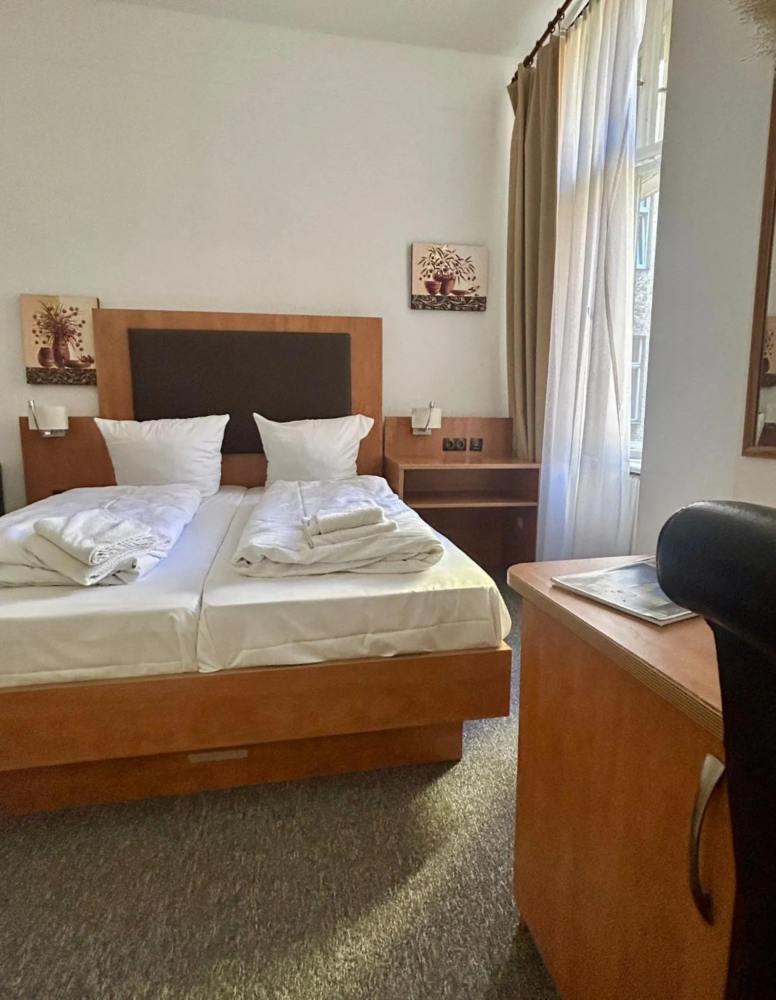 Property building, Bed in Hotel Adam