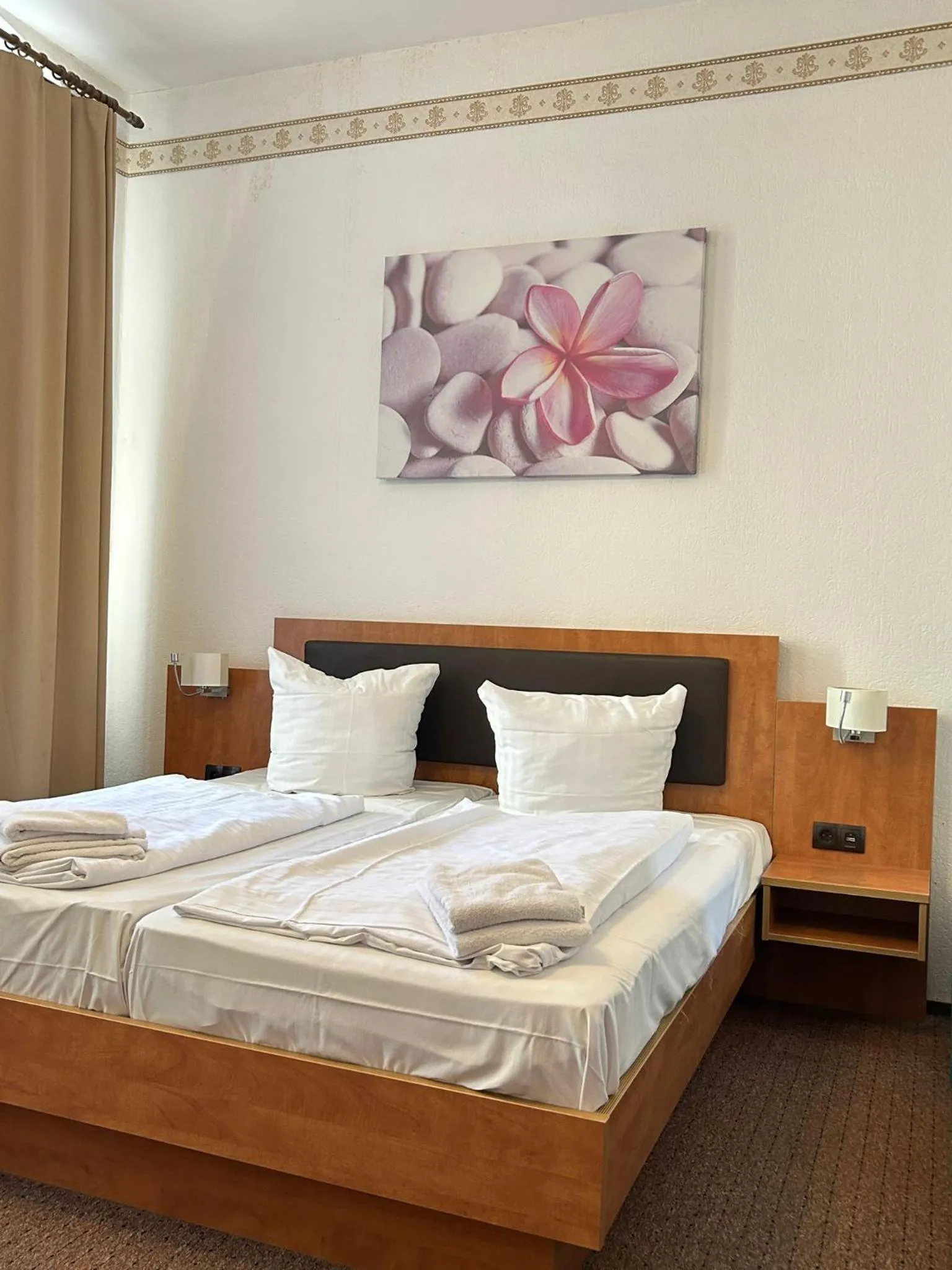 Property building, Bed in Hotel Adam