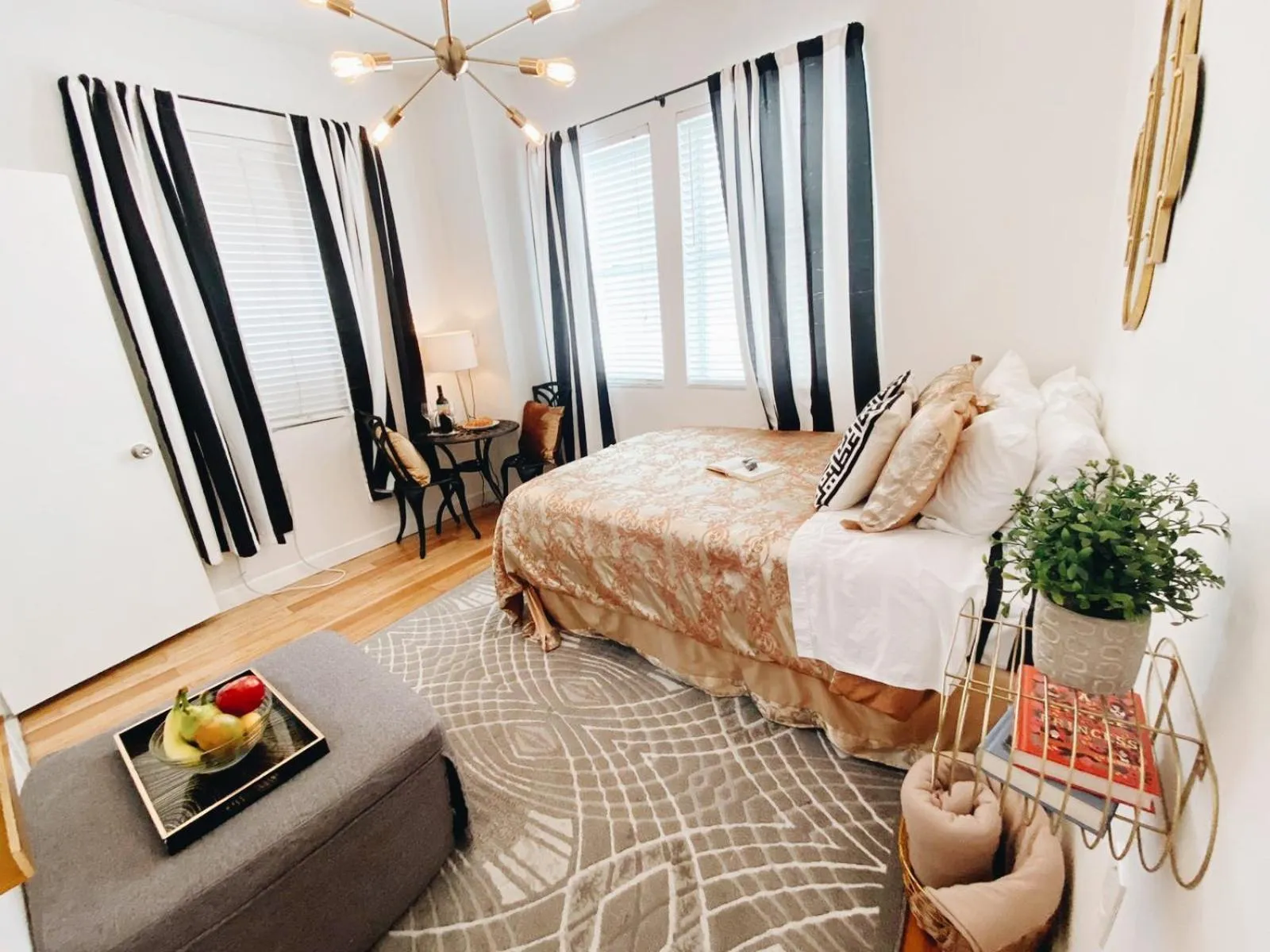 Standard Queen Studio with Kitchenette in Nine20 Collins Apartments by Lowkl