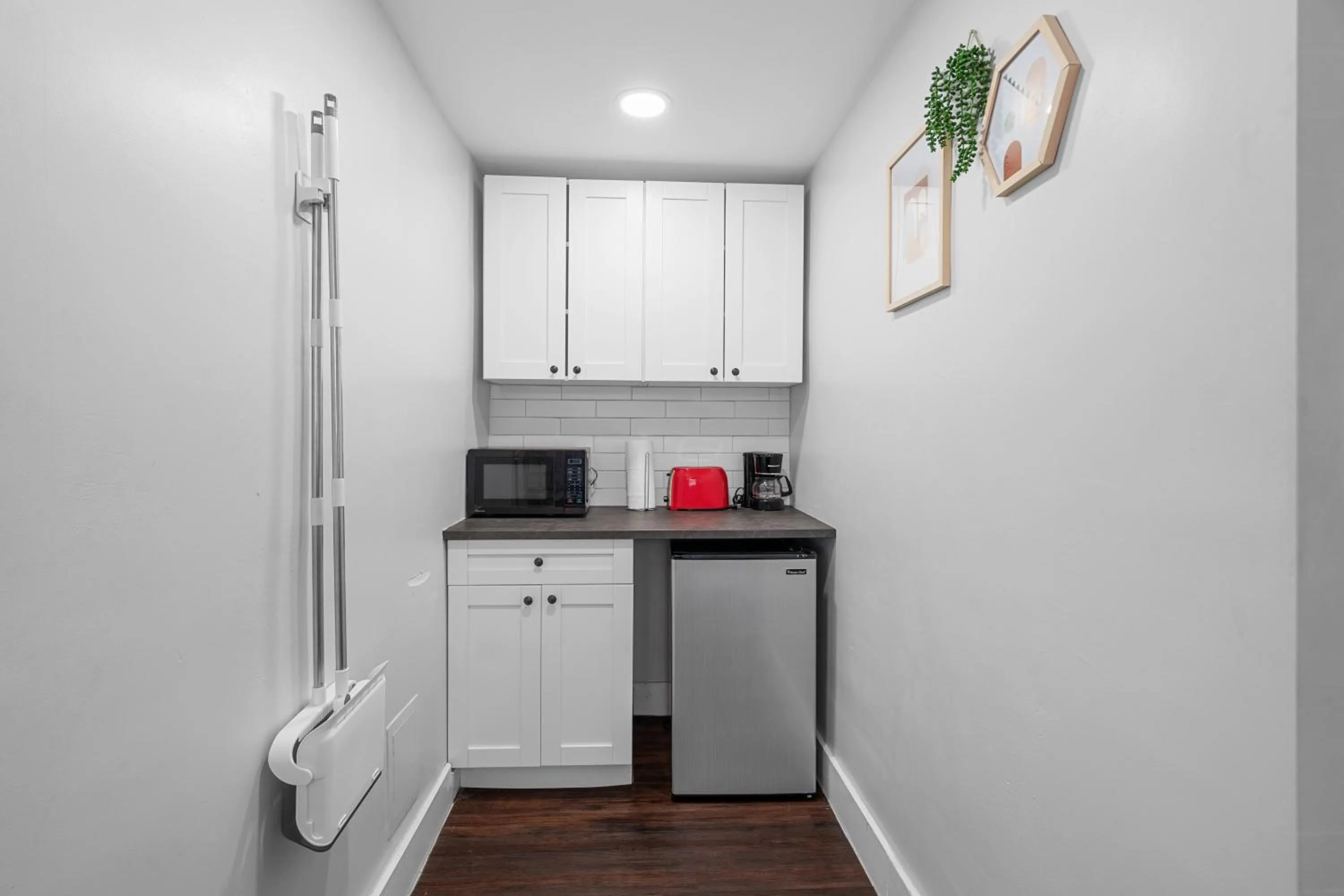 Kitchen or kitchenette in Nine20 Collins Apartments by Lowkl