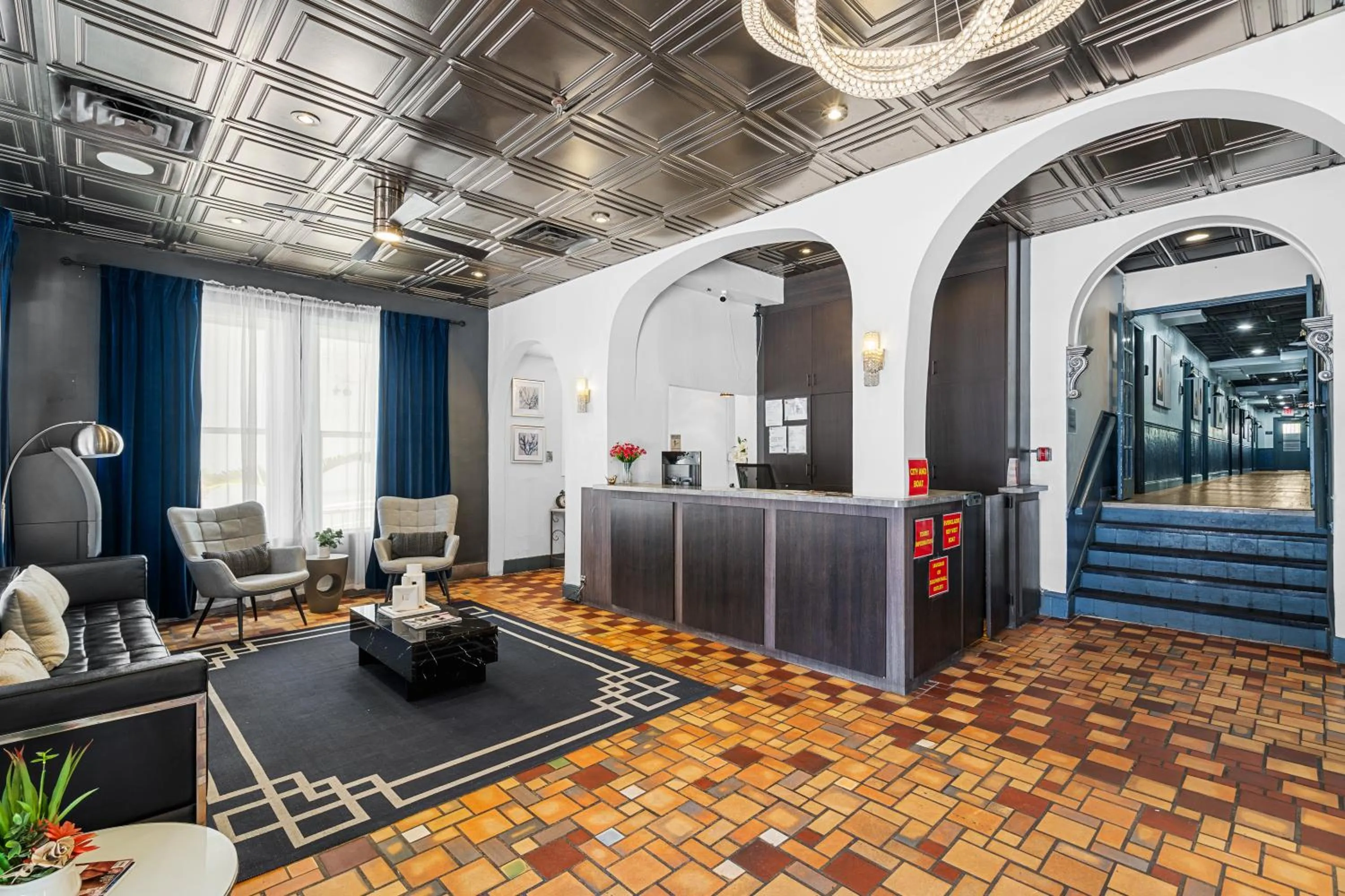 Lobby or reception in Nine20 Collins Apartments by Lowkl