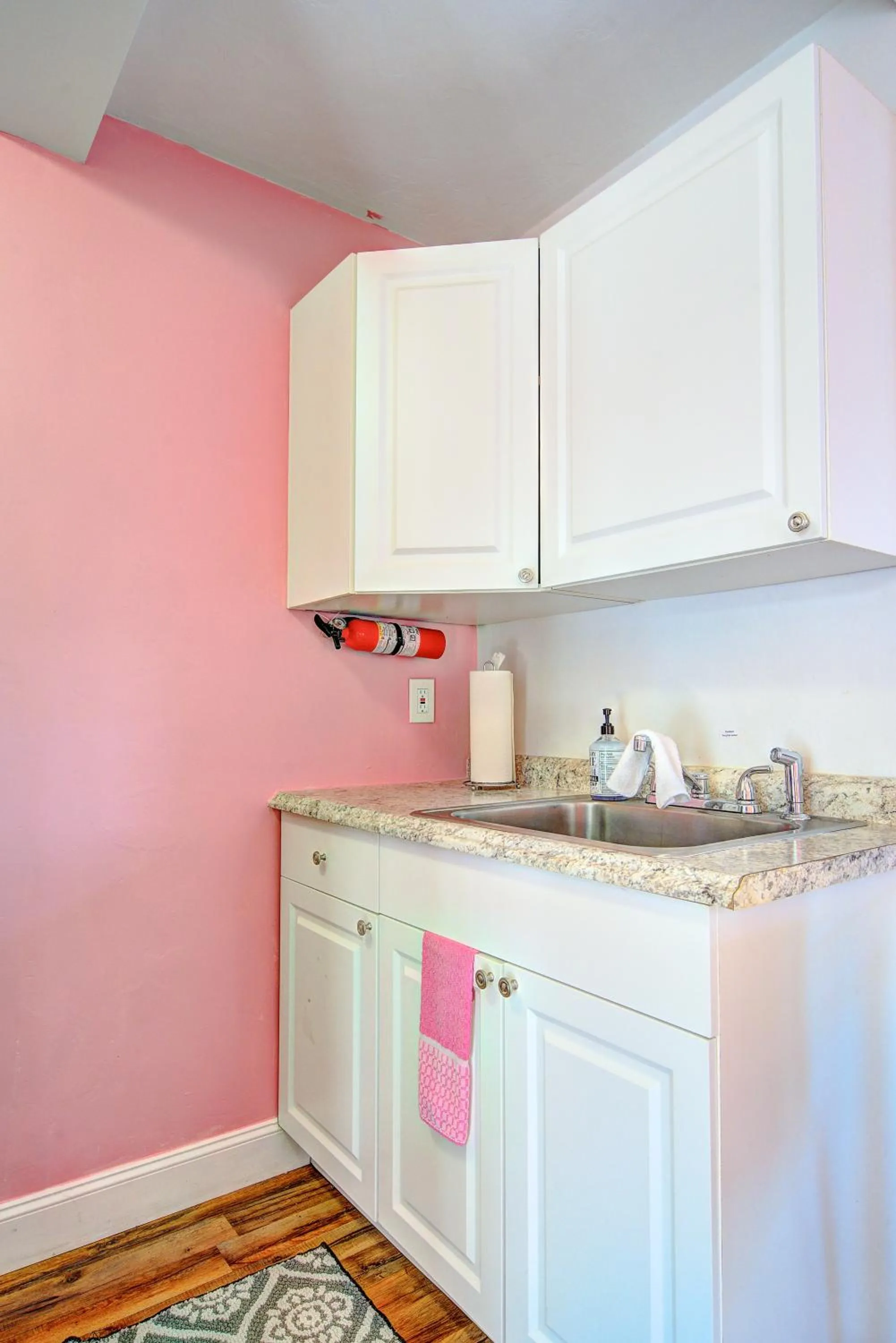 Kitchen or kitchenette in Little Paris by the ocean self check in