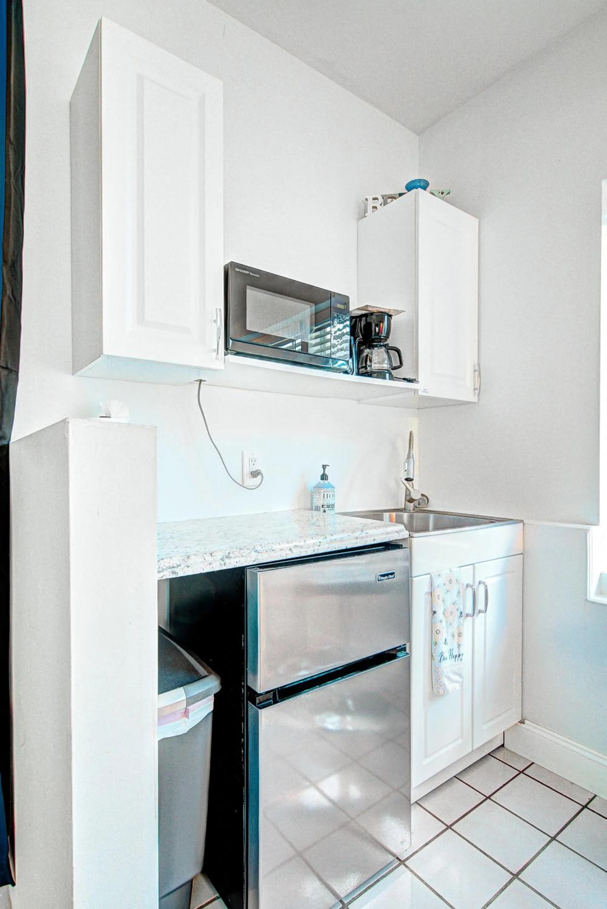 Kitchen or kitchenette in Little Paris by the ocean self check in