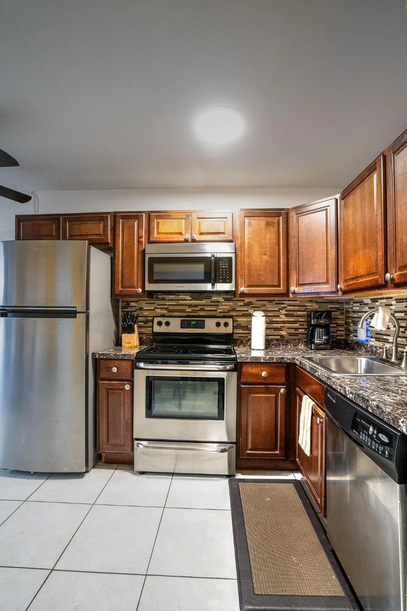 Kitchen or kitchenette in Little Paris by the ocean self check in