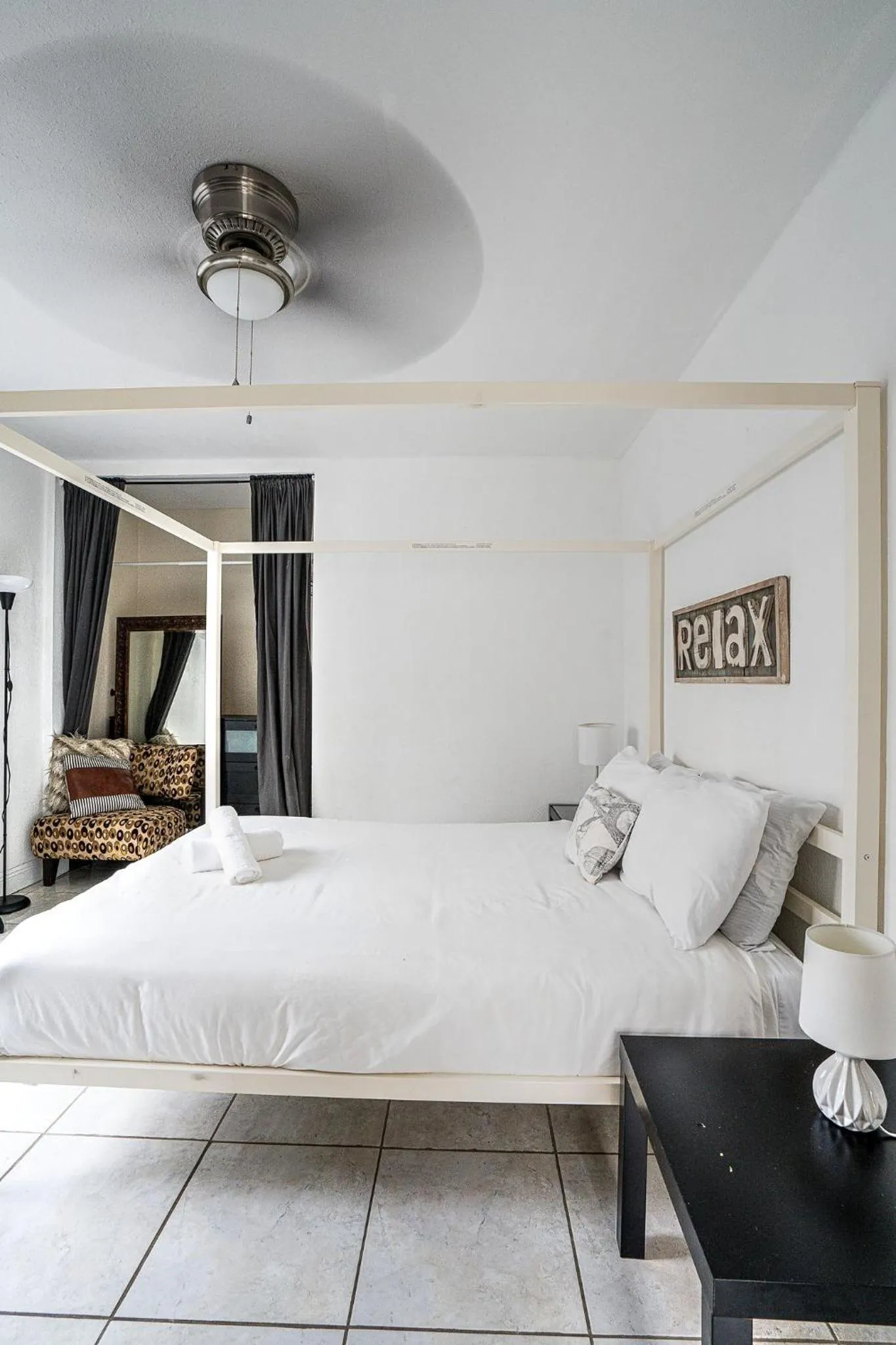 Bedroom, Bed in Little Paris by the ocean self check in