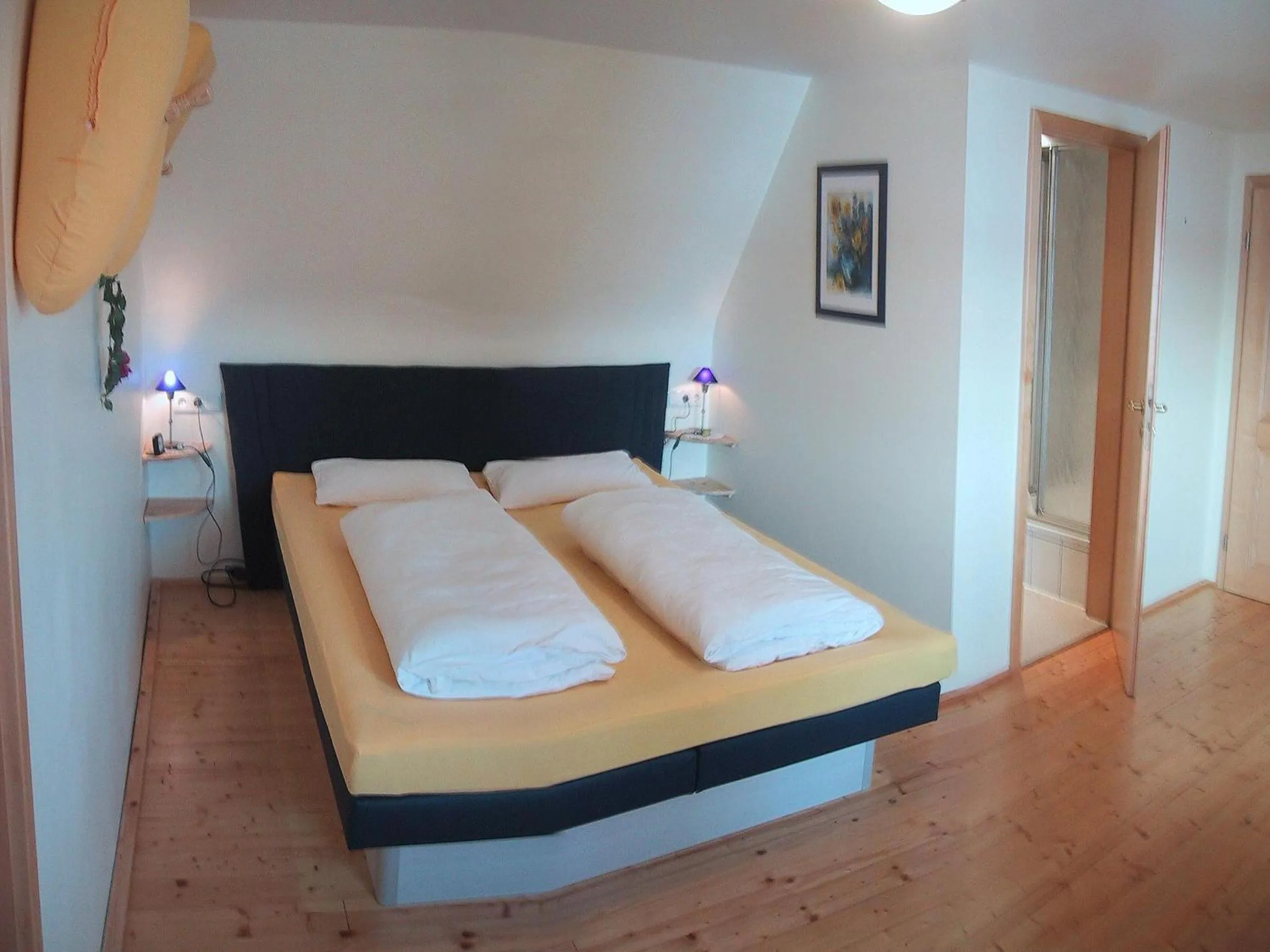 Bedroom, Bed in Worners Schloss Weingut & Wellness-Hotel