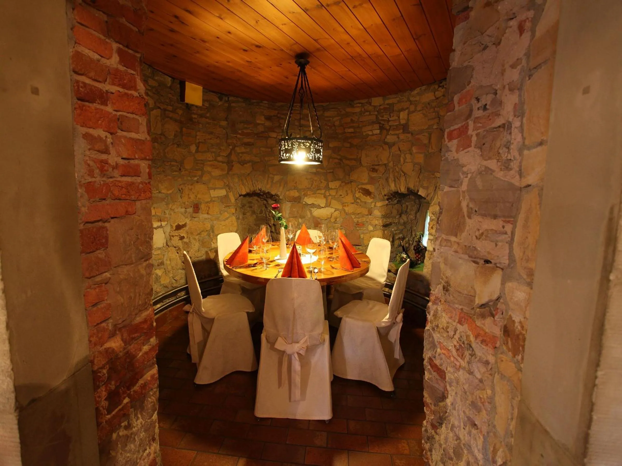 Restaurant/places to eat in Worners Schloss Weingut & Wellness-Hotel