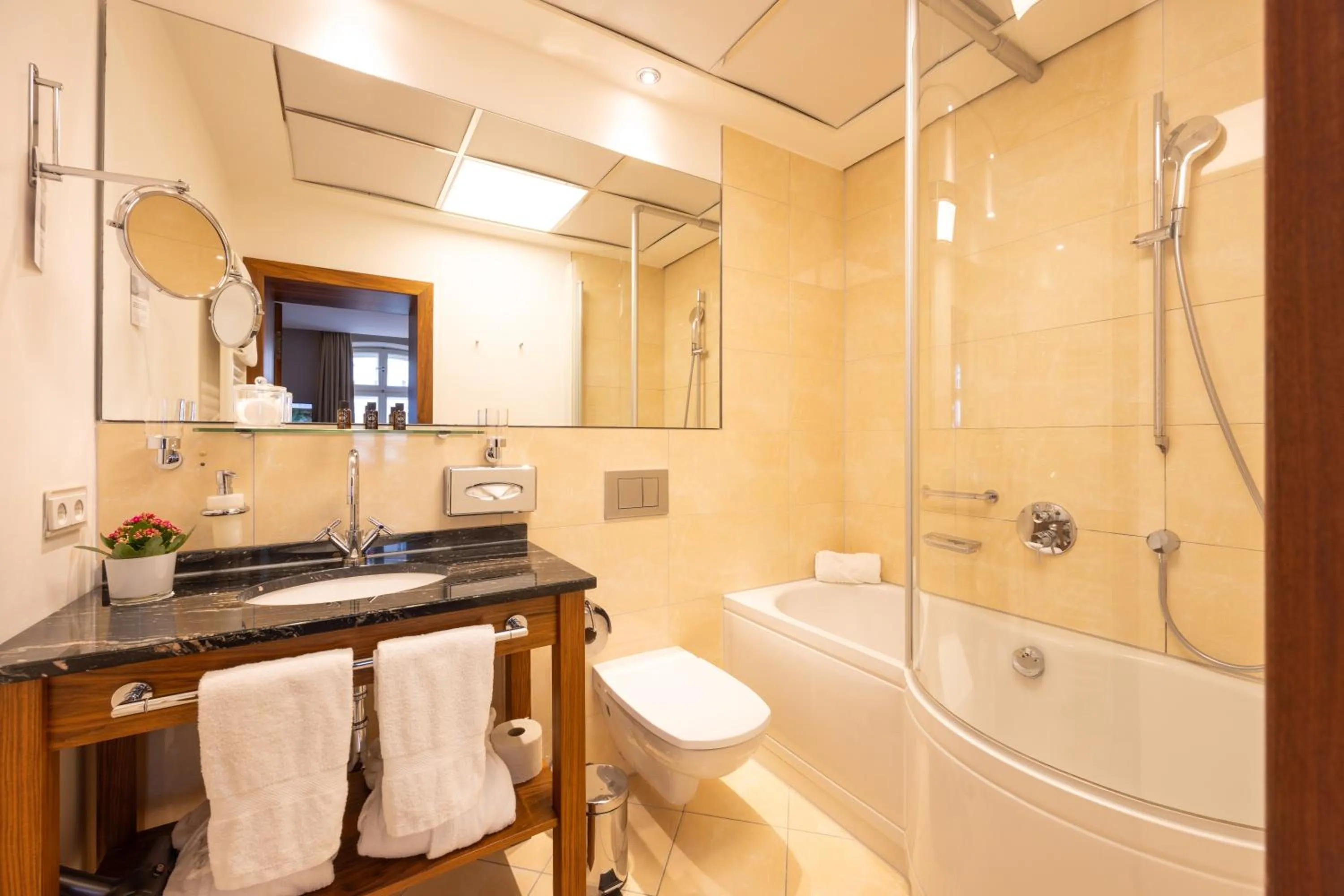 Bathroom in MAXIMILIAN MUNICH Apartments & Hotel