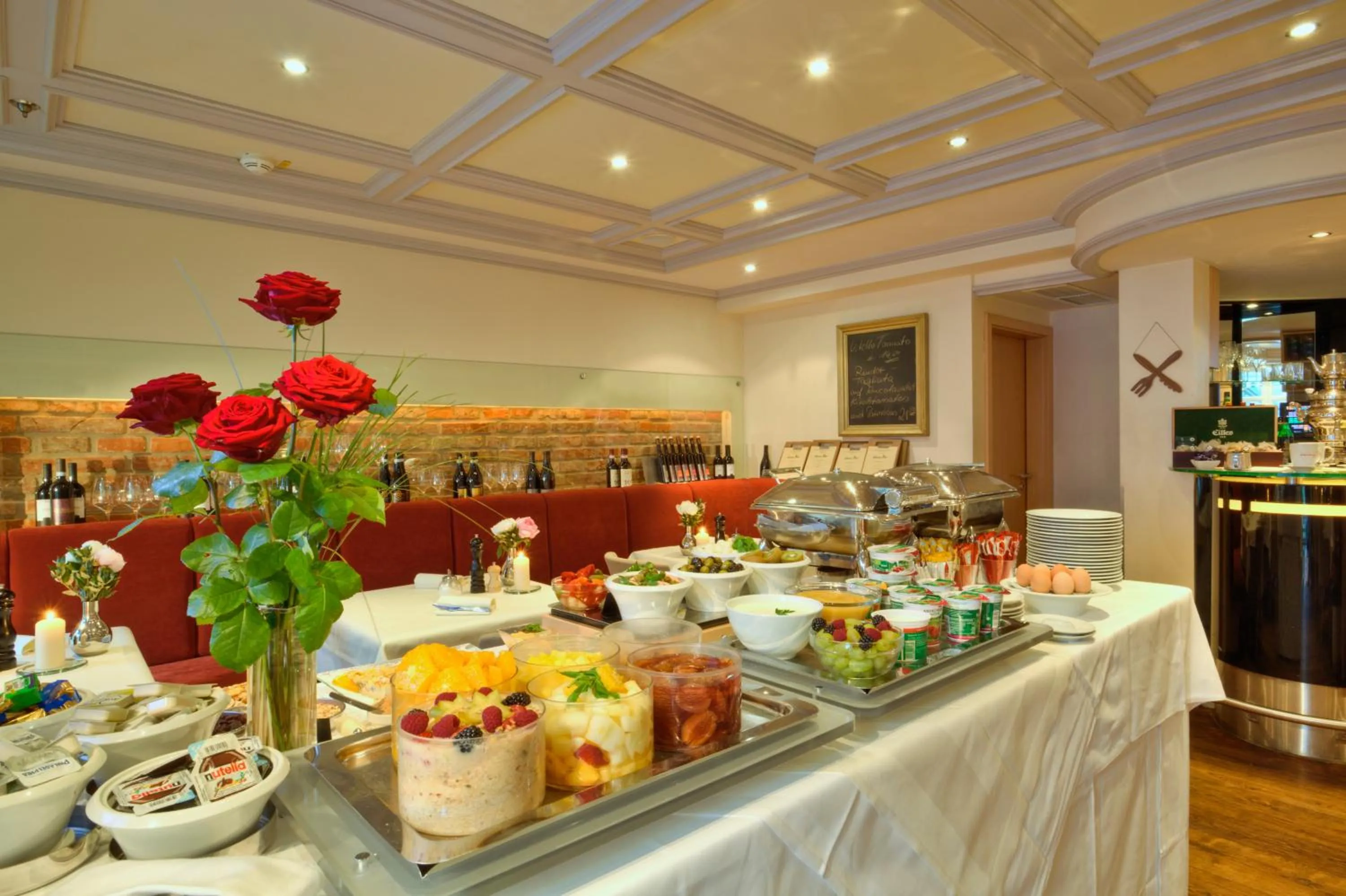 Breakfast in MAXIMILIAN MUNICH Apartments & Hotel