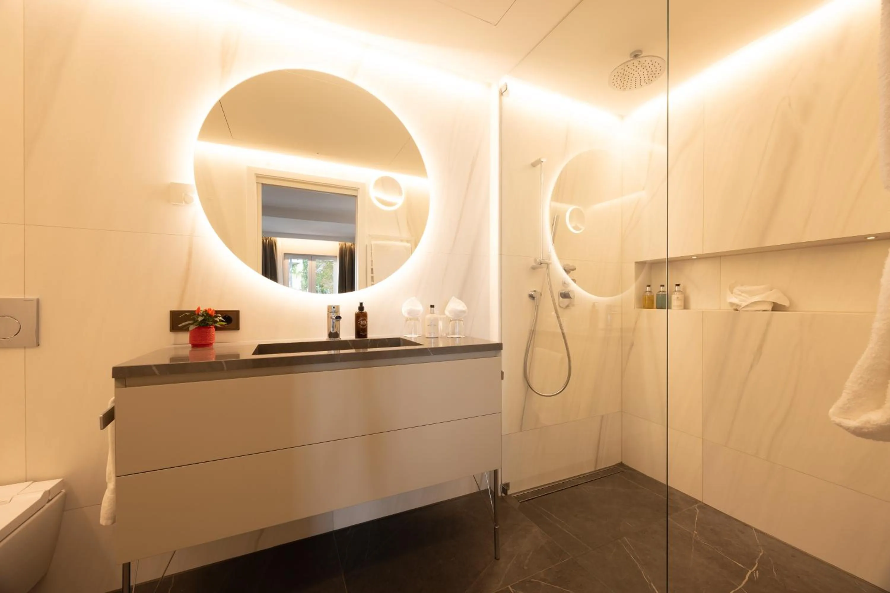 Bathroom in MAXIMILIAN MUNICH Apartments & Hotel