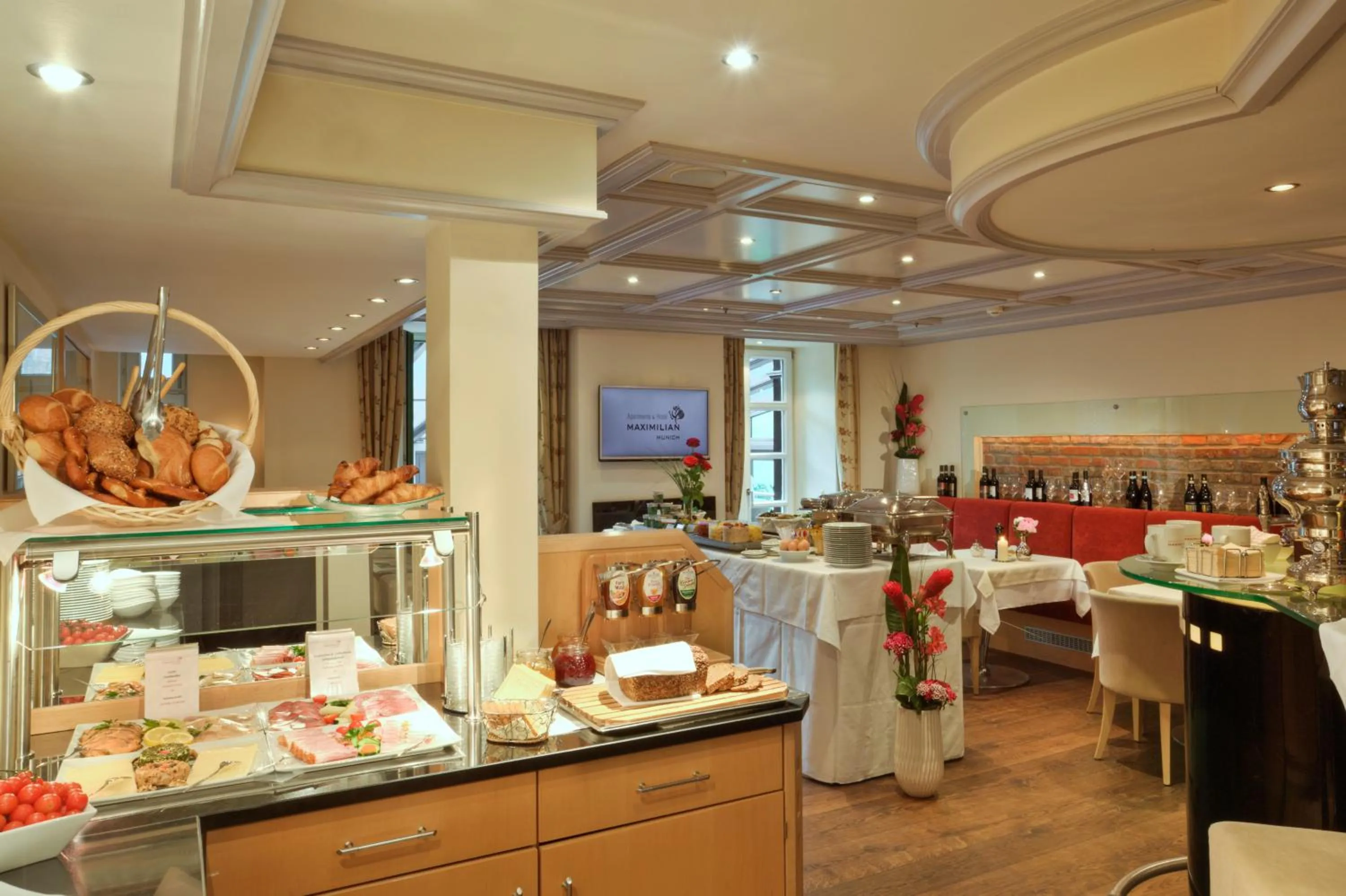 Breakfast in MAXIMILIAN MUNICH Apartments & Hotel