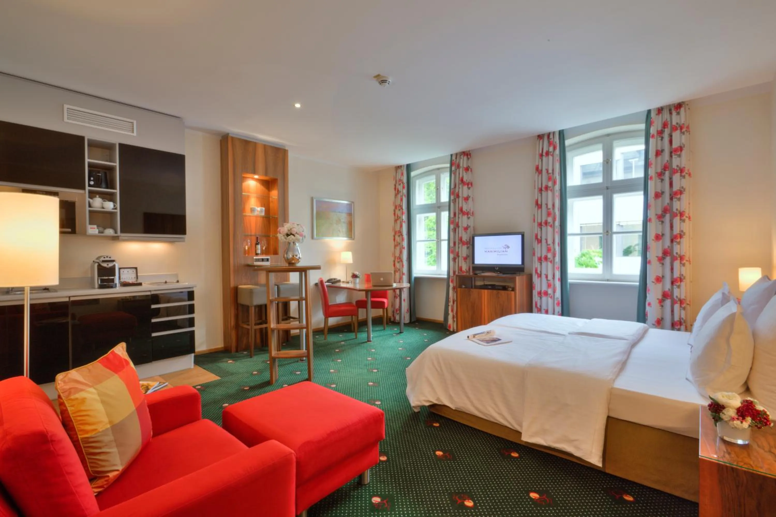 Photo of the whole room, Bed in MAXIMILIAN MUNICH Apartments & Hotel