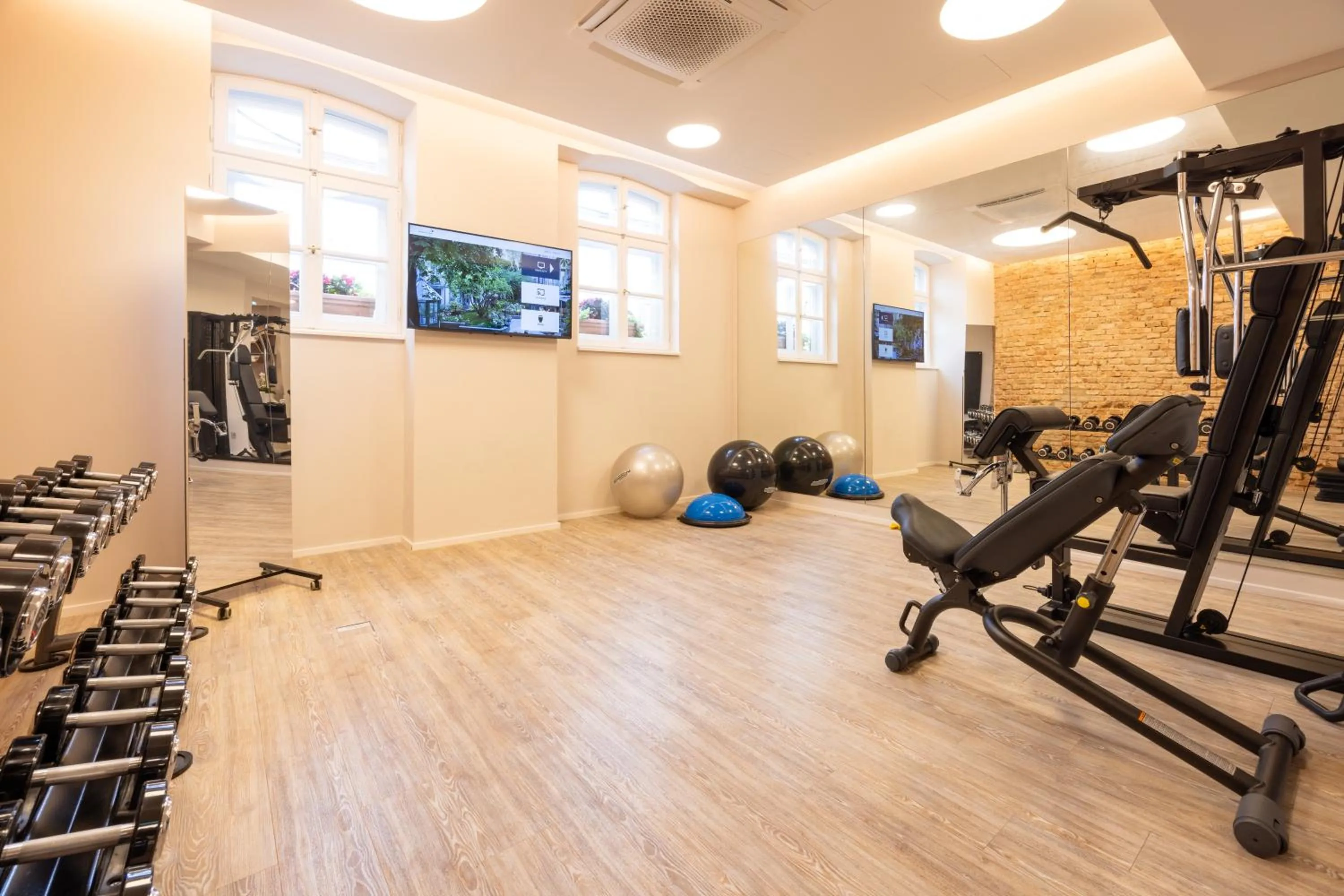 Fitness centre/facilities in MAXIMILIAN MUNICH Apartments & Hotel